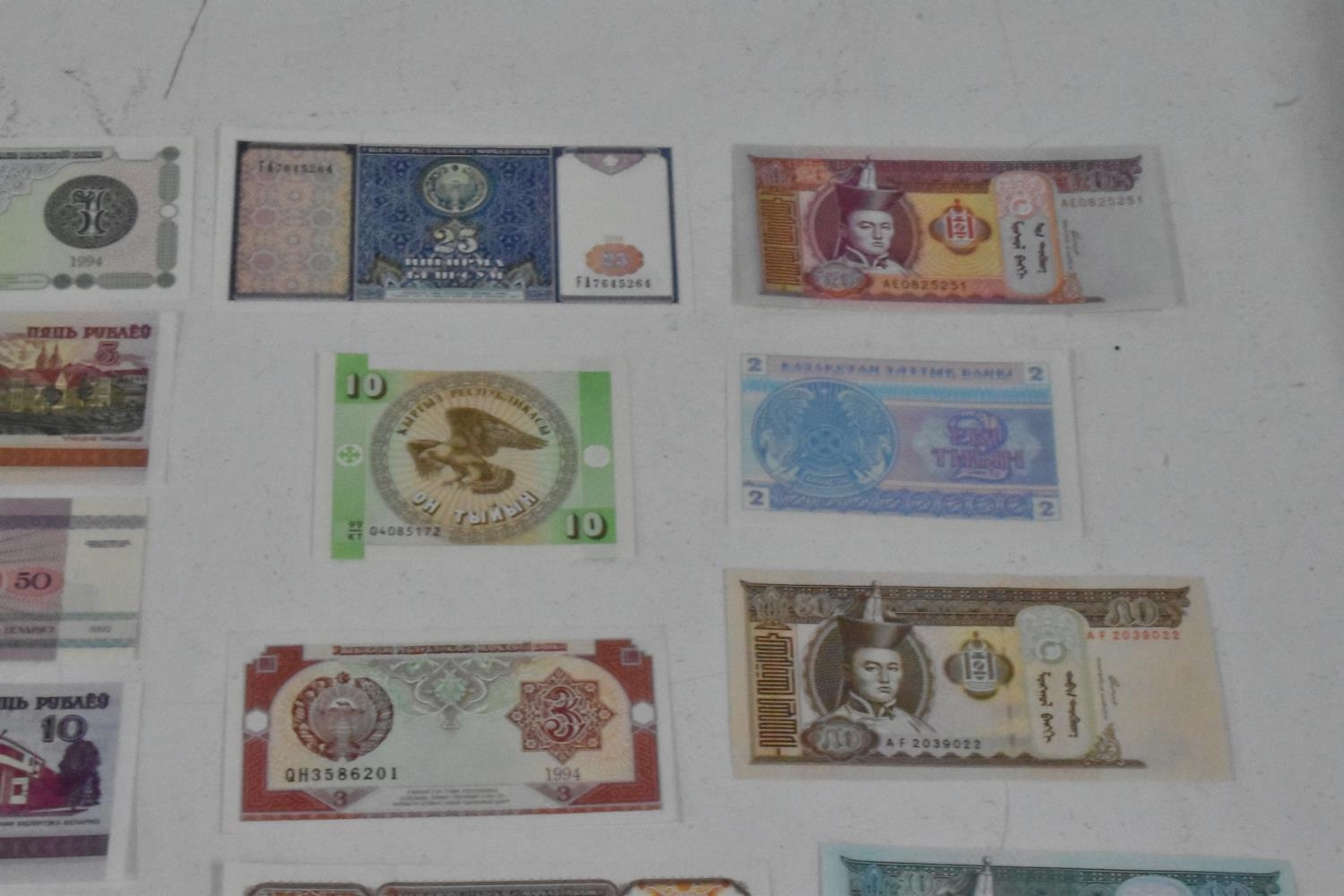 Mixed World Banknotes - A collection of mixed banknotes to include Mongolia 20 Tugrik and others, - Image 7 of 8