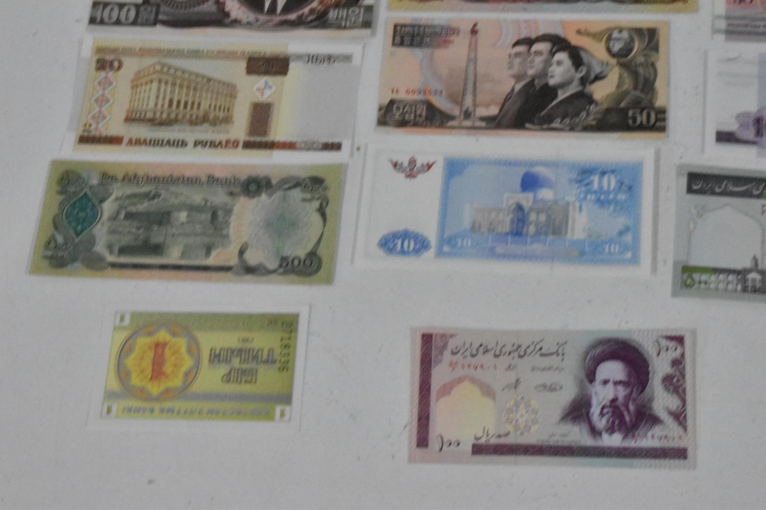 Mixed World Banknotes - A collection of mixed banknotes to include Mongolia 20 Tugrik and others, - Image 4 of 8