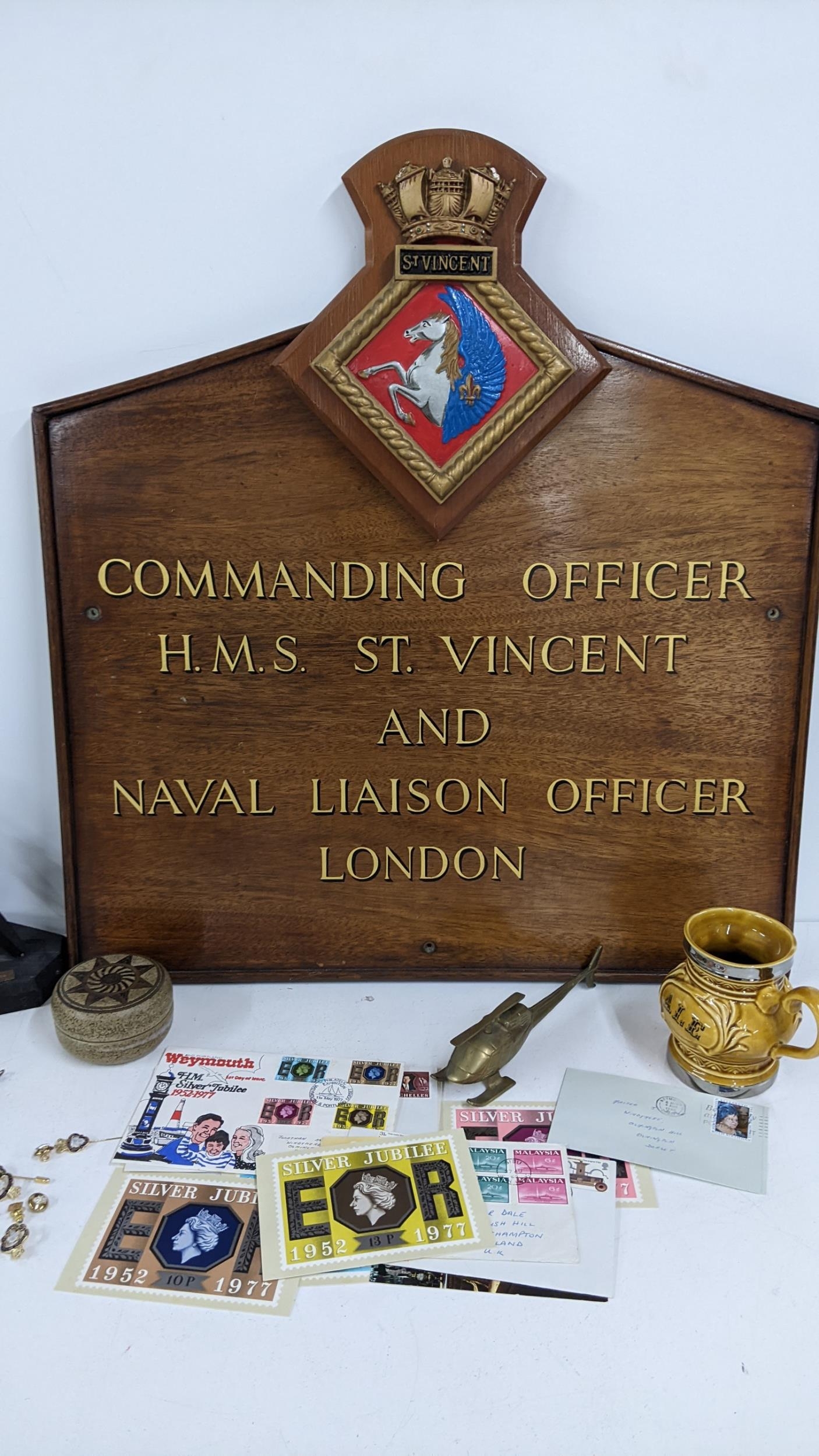 A mixed lot to include a naval plaque, naval related badges and cufflinks, brass model of a canon - Image 2 of 4