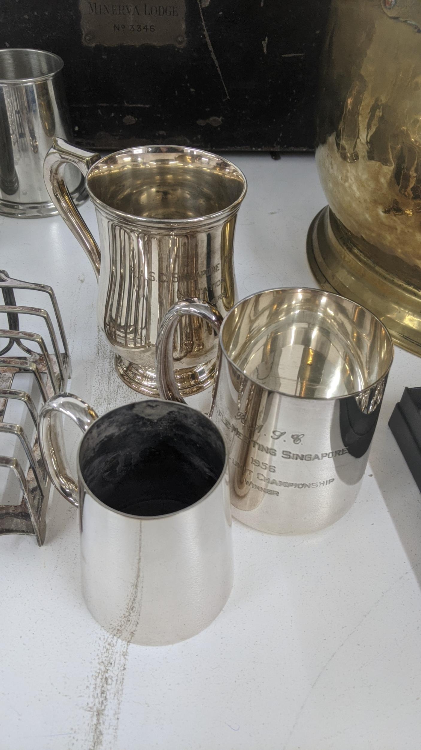 Mixed metal wear to include a Victorian brass coal scuttle, silver plated tankards, two toast racks, - Image 3 of 4