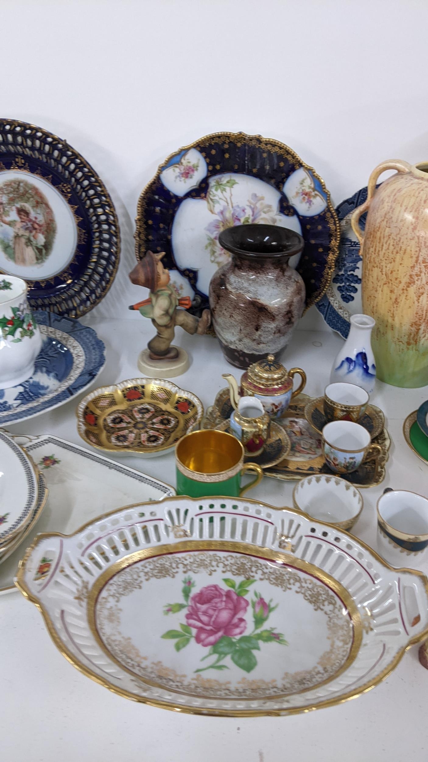 A mixed lot to include a Royal Crown Derby pin dish, Wilkinsons lustre vase, Carlton ware, Vienna - Image 4 of 5
