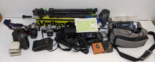 Photographic equipment to include a Polaroid super color 6JS CL, a Samsun camcorder, a vintage