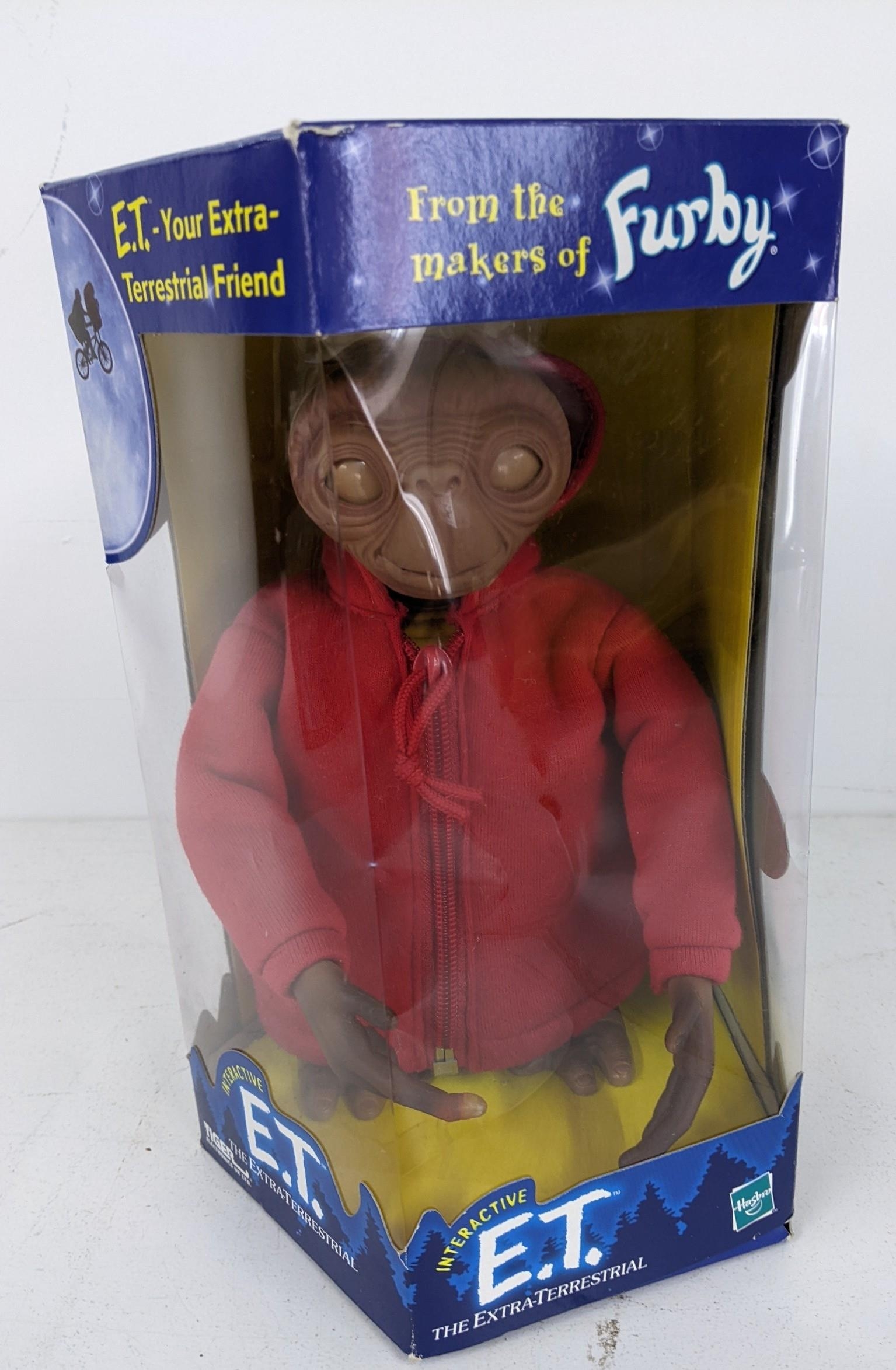 A mixed lot of figurines to include an interactive E.T, a Cabbage Patch Kid with adoption paperwork, - Image 4 of 5