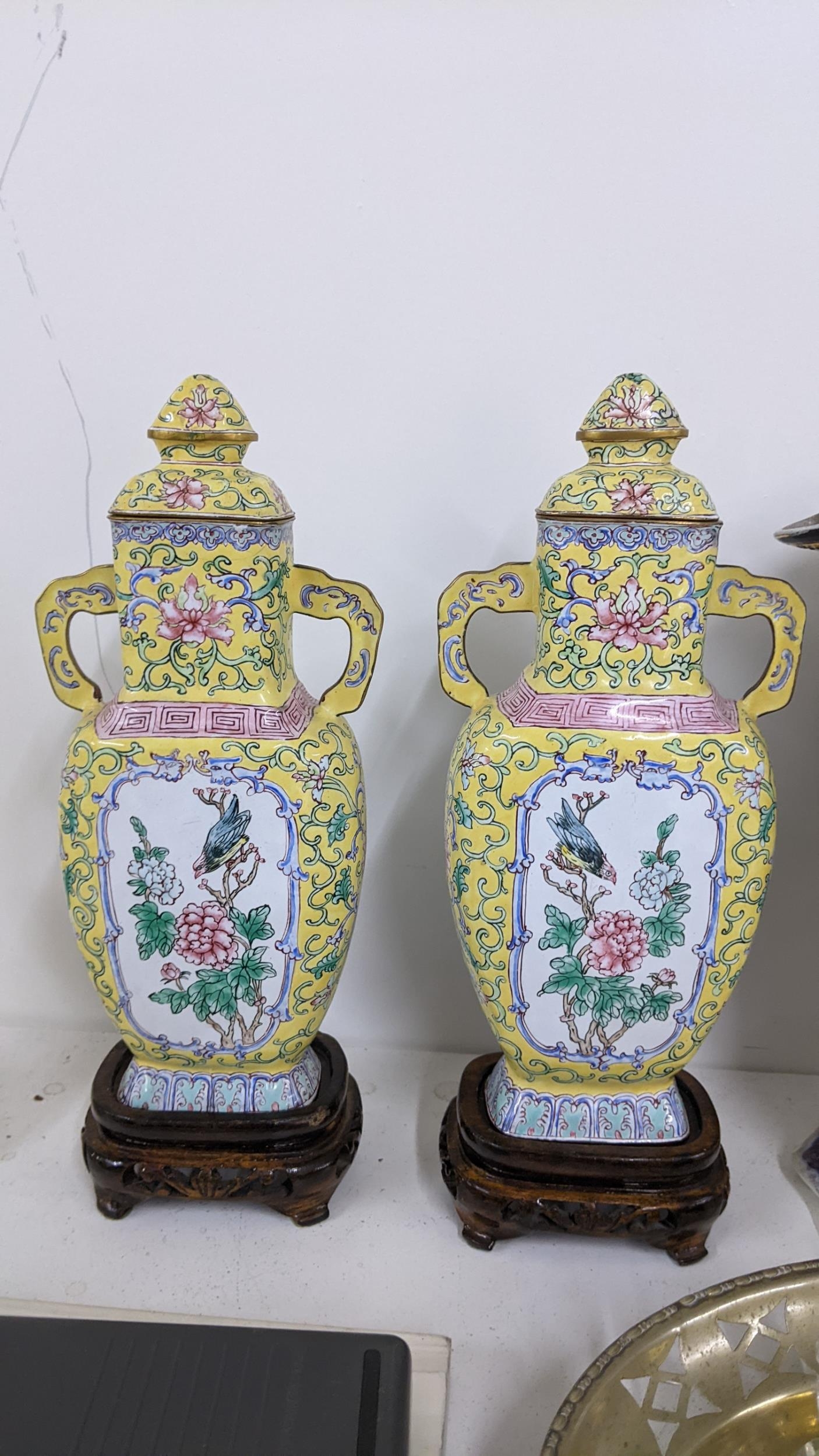 Mixed lot to include a pair of Chinese enamelled vases on stands Location: If there is no - Image 2 of 2