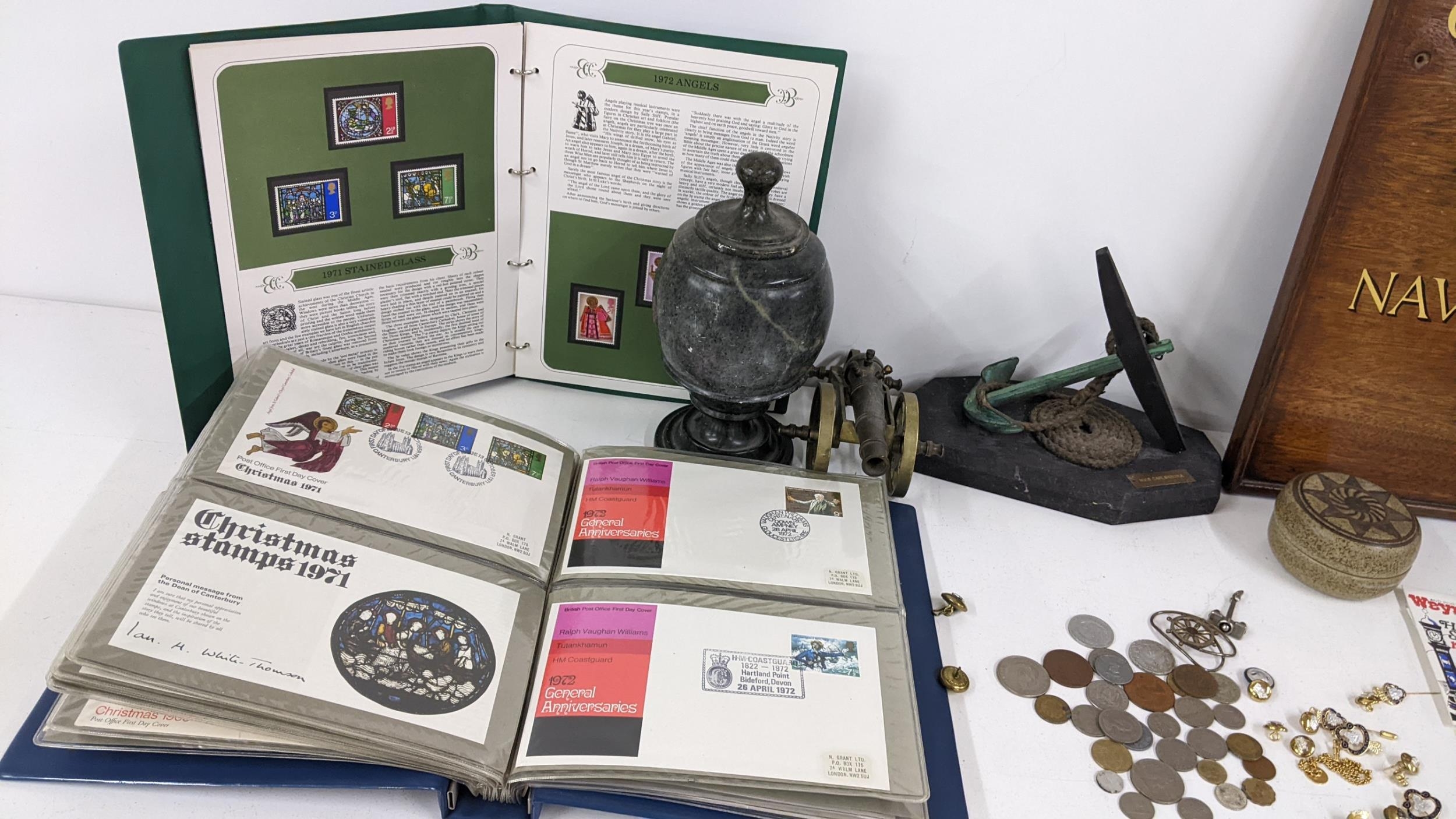 A mixed lot to include a naval plaque, naval related badges and cufflinks, brass model of a canon - Image 4 of 4