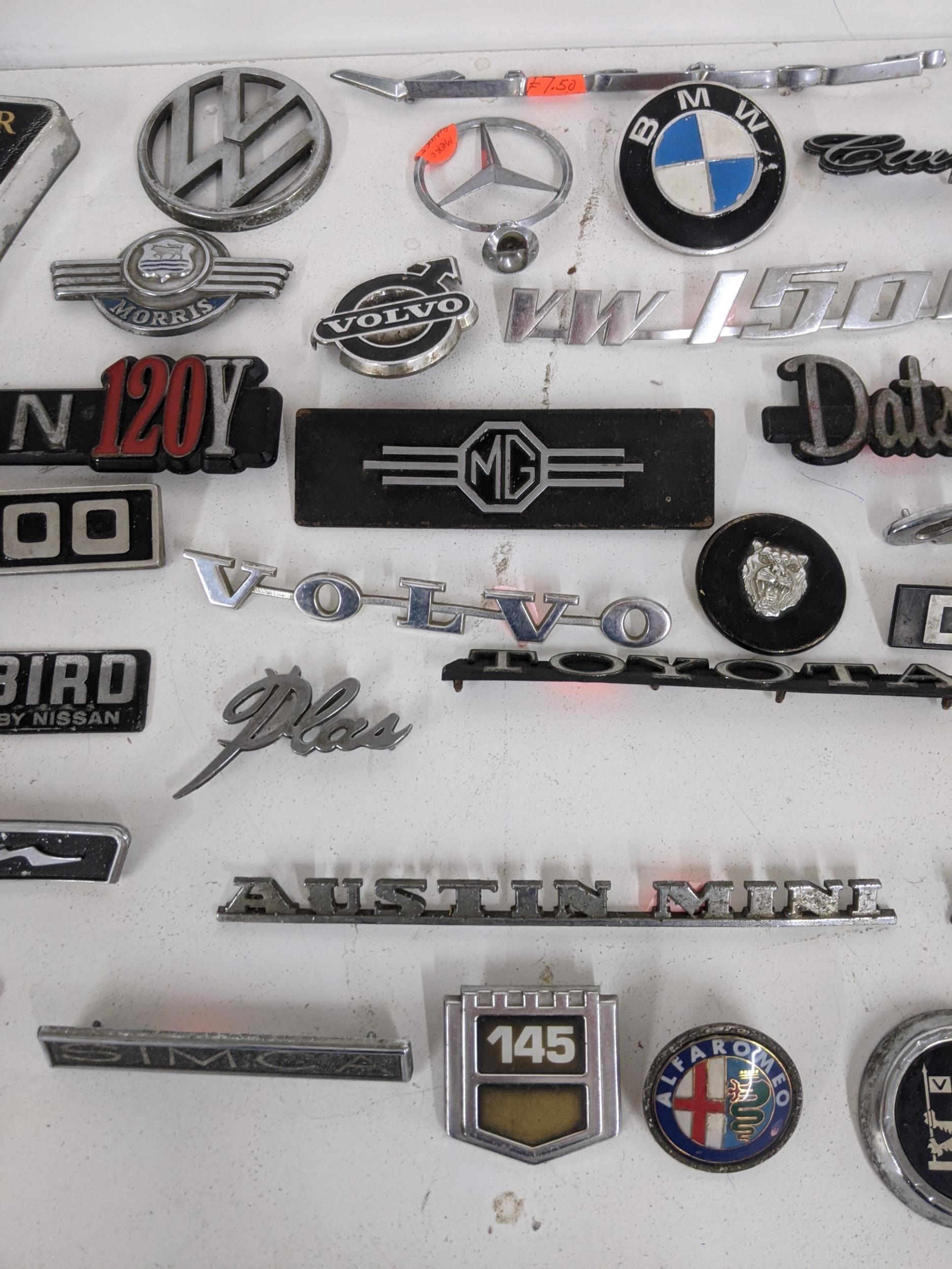 Miscellaneous car make and model badges to include Volvo, Rover, Alfa Romeo, DAF, Austin 1300 - Image 3 of 4