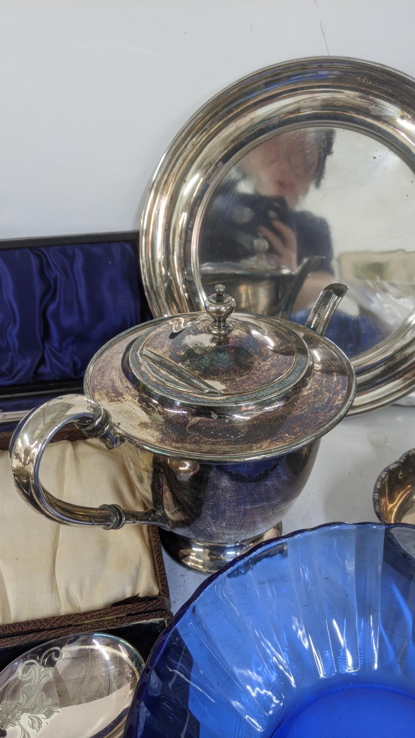 A mixed lot to include cutlery, Selkirk glass paperweight, silver plated tea pot and other items - Image 5 of 6