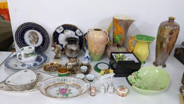 A mixed lot to include a Royal Crown Derby pin dish, Wilkinsons lustre vase, Carlton ware, Vienna