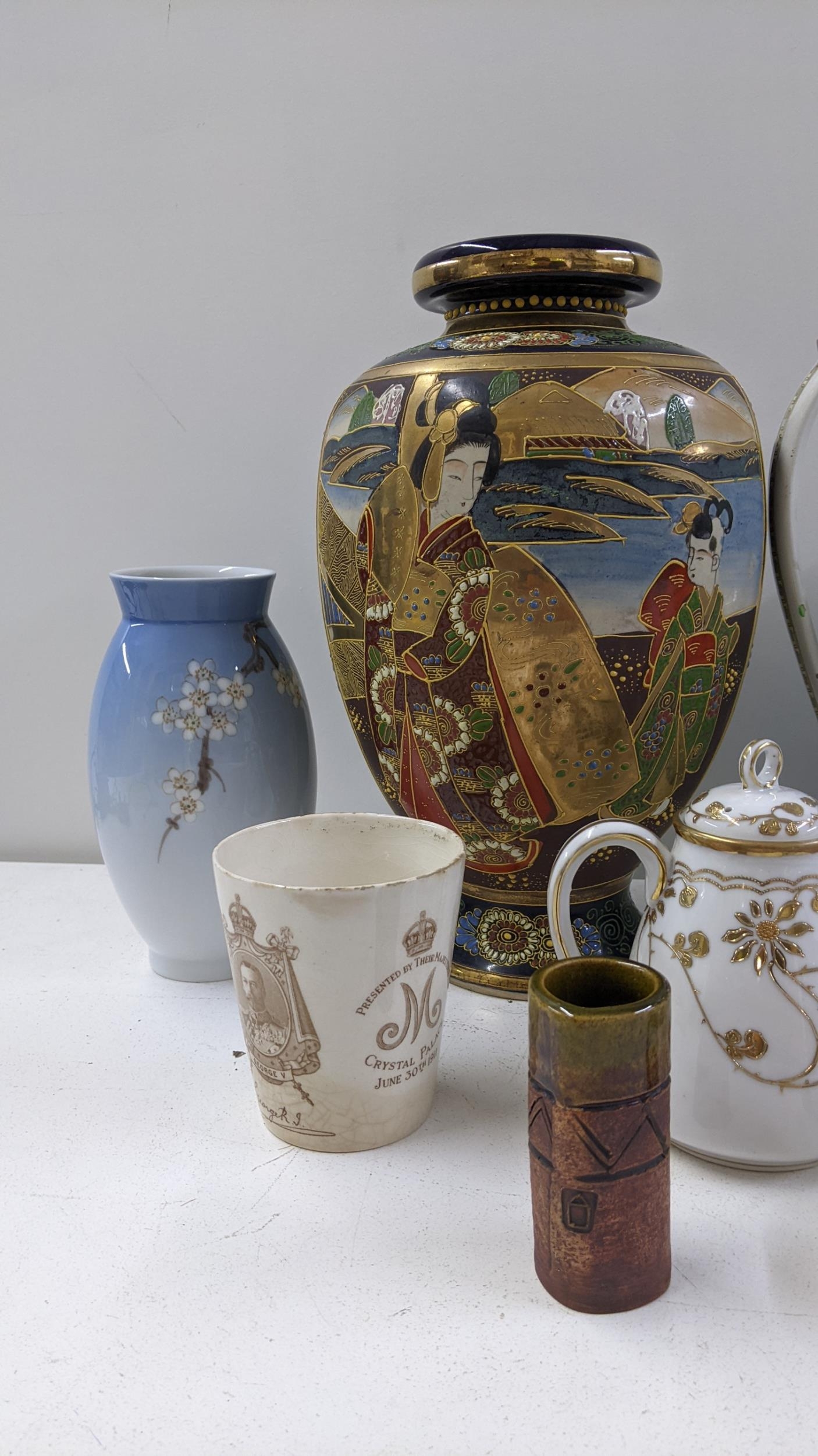 A mixed lot to include a 19th century Worcester jug, Bing & Grondahl Copenhagen vase, Satsuma - Image 4 of 4