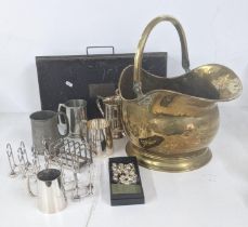 Mixed metal wear to include a Victorian brass coal scuttle, silver plated tankards, two toast racks,
