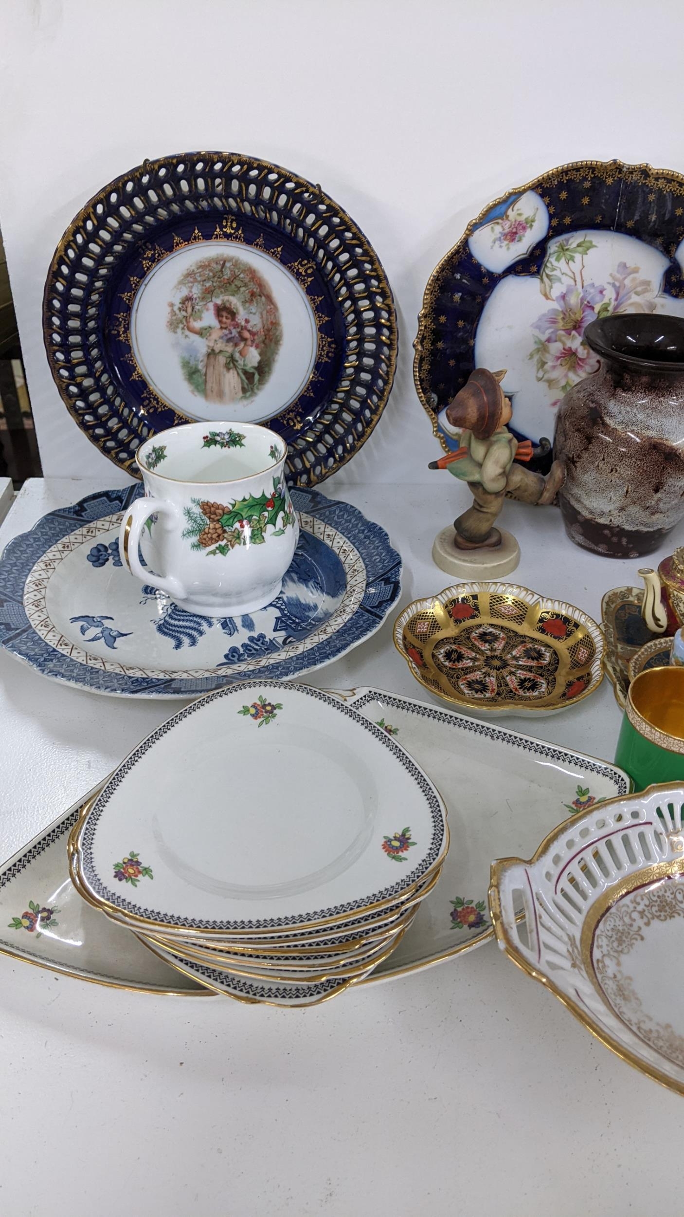 A mixed lot to include a Royal Crown Derby pin dish, Wilkinsons lustre vase, Carlton ware, Vienna - Image 5 of 5