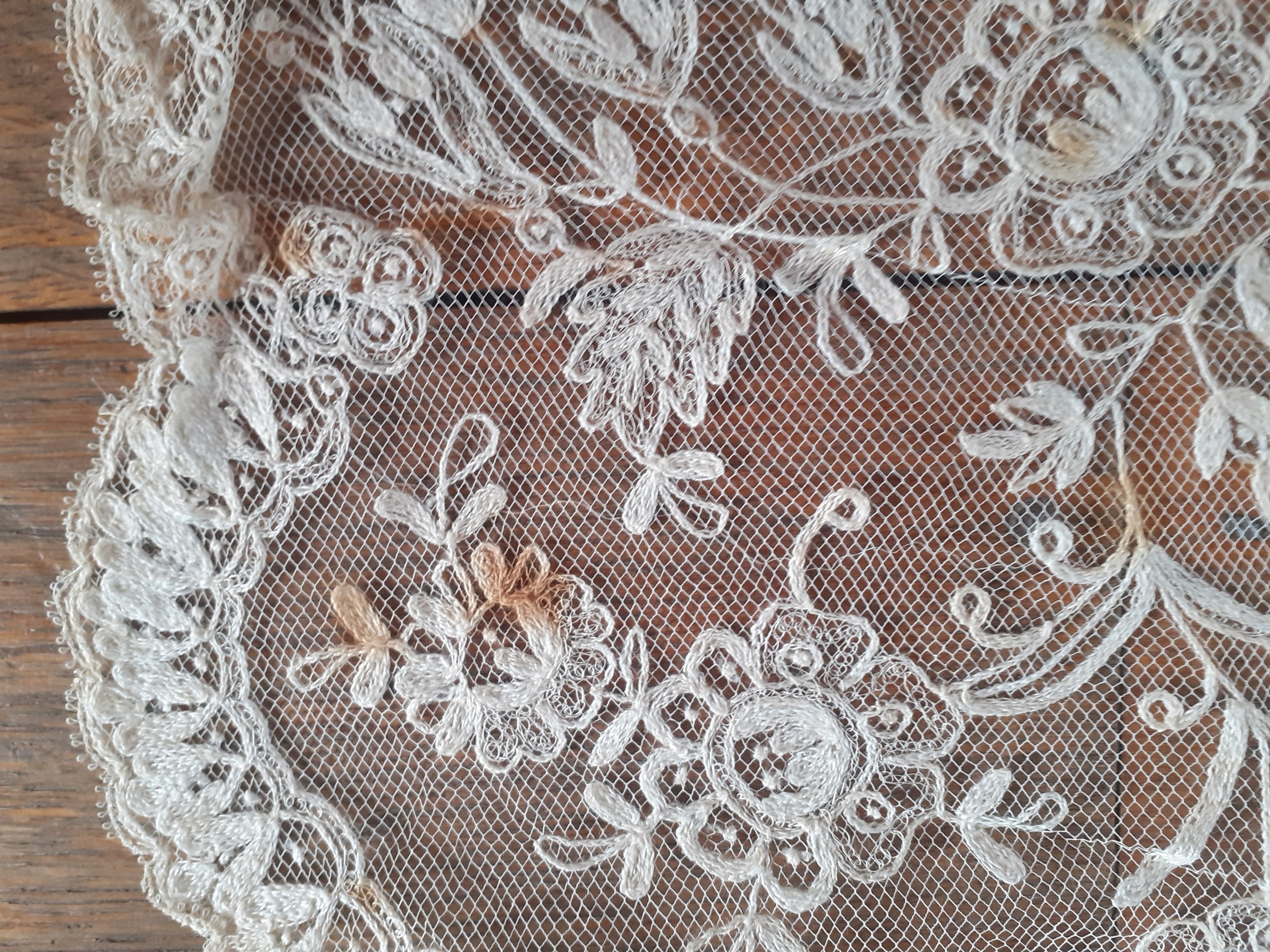 An Edwardian cream embroidered lace tablecloth A/F on button mesh ground with scalloped edges having - Image 3 of 9