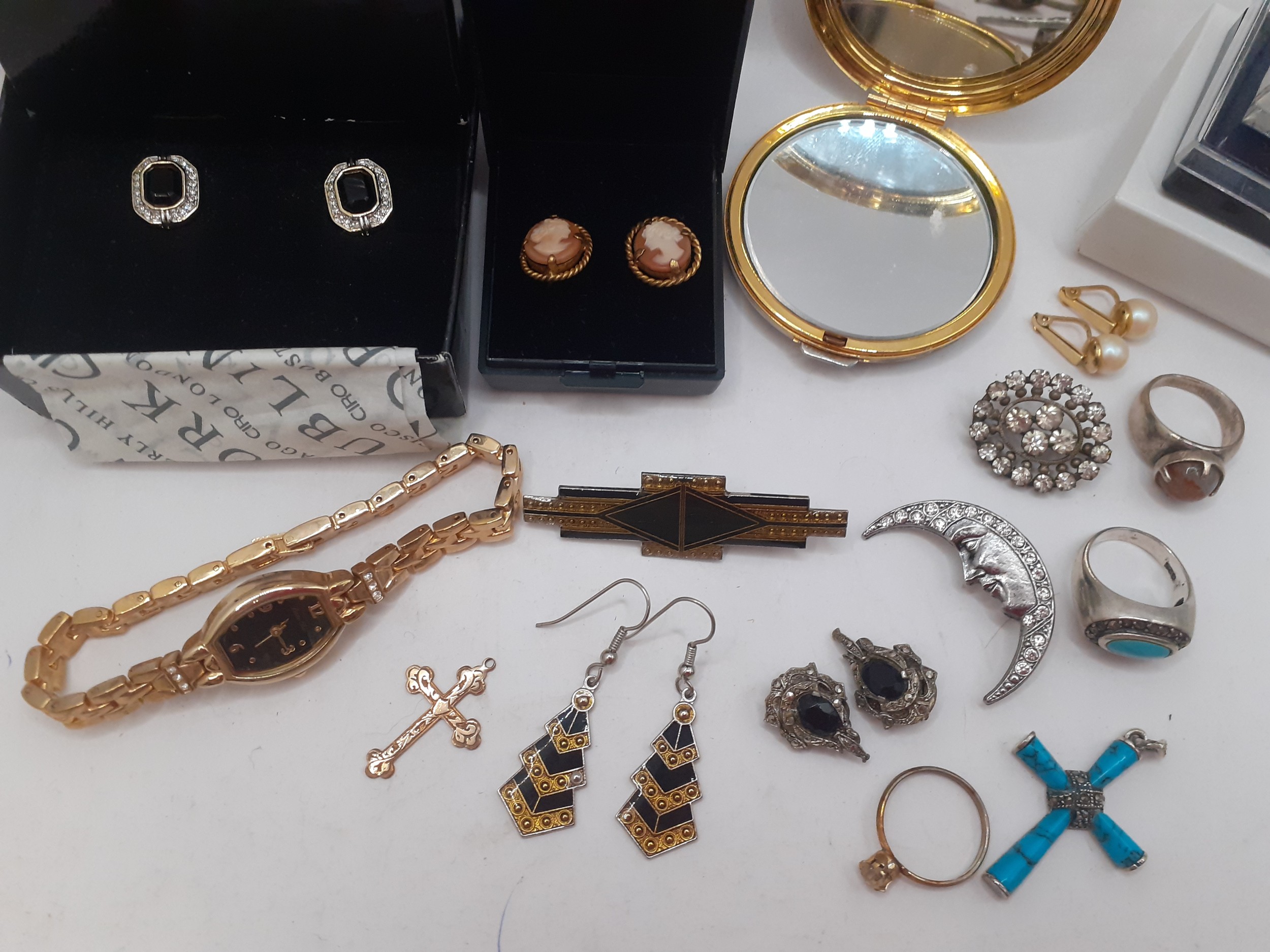 A quantity of vintage costume jewellery and watches to include a pair of late 20th Century Ciro - Image 2 of 3