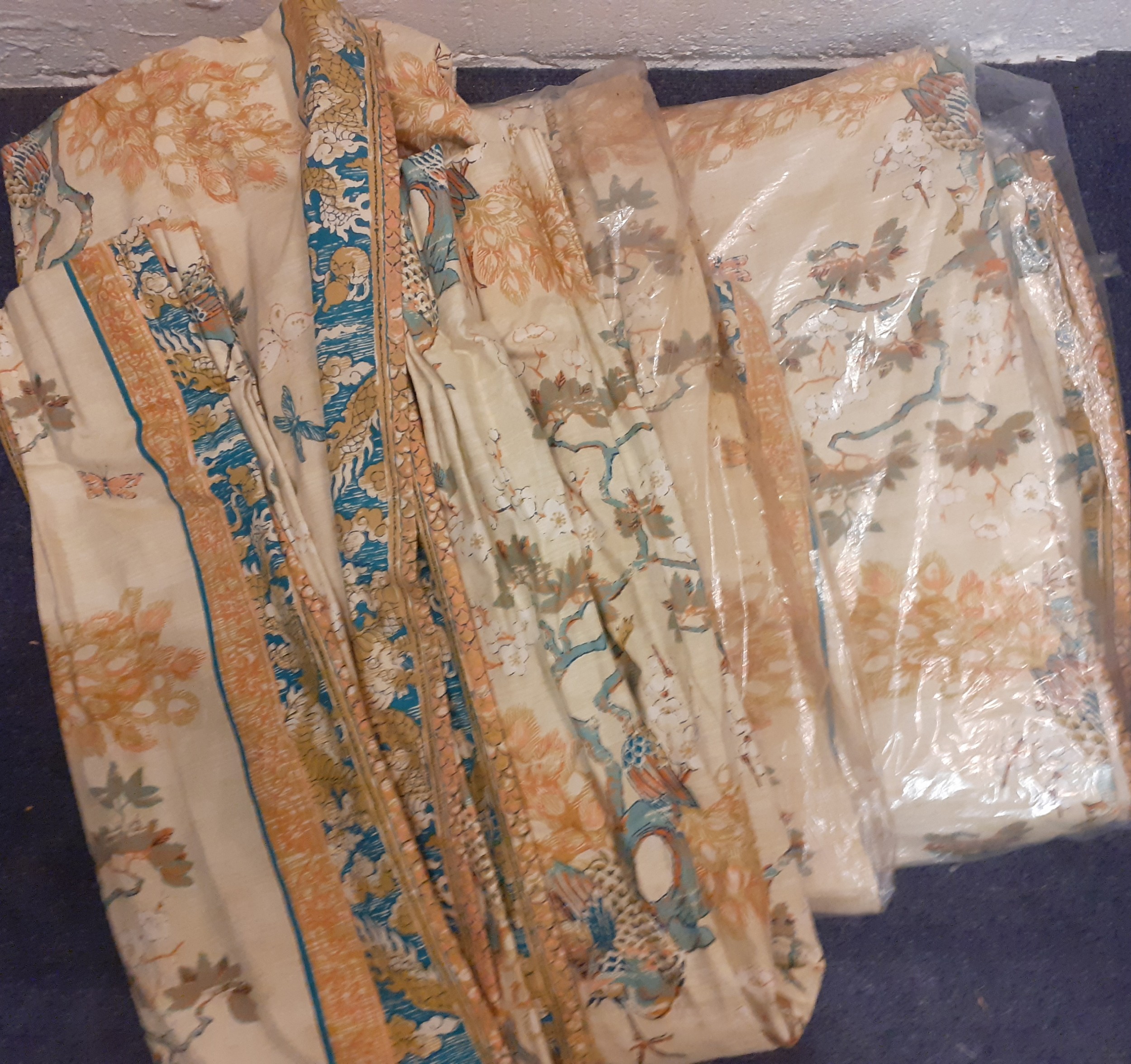 Three pairs of late 20th Century triple pleat curtains having a Oriental theme with images of - Image 3 of 3