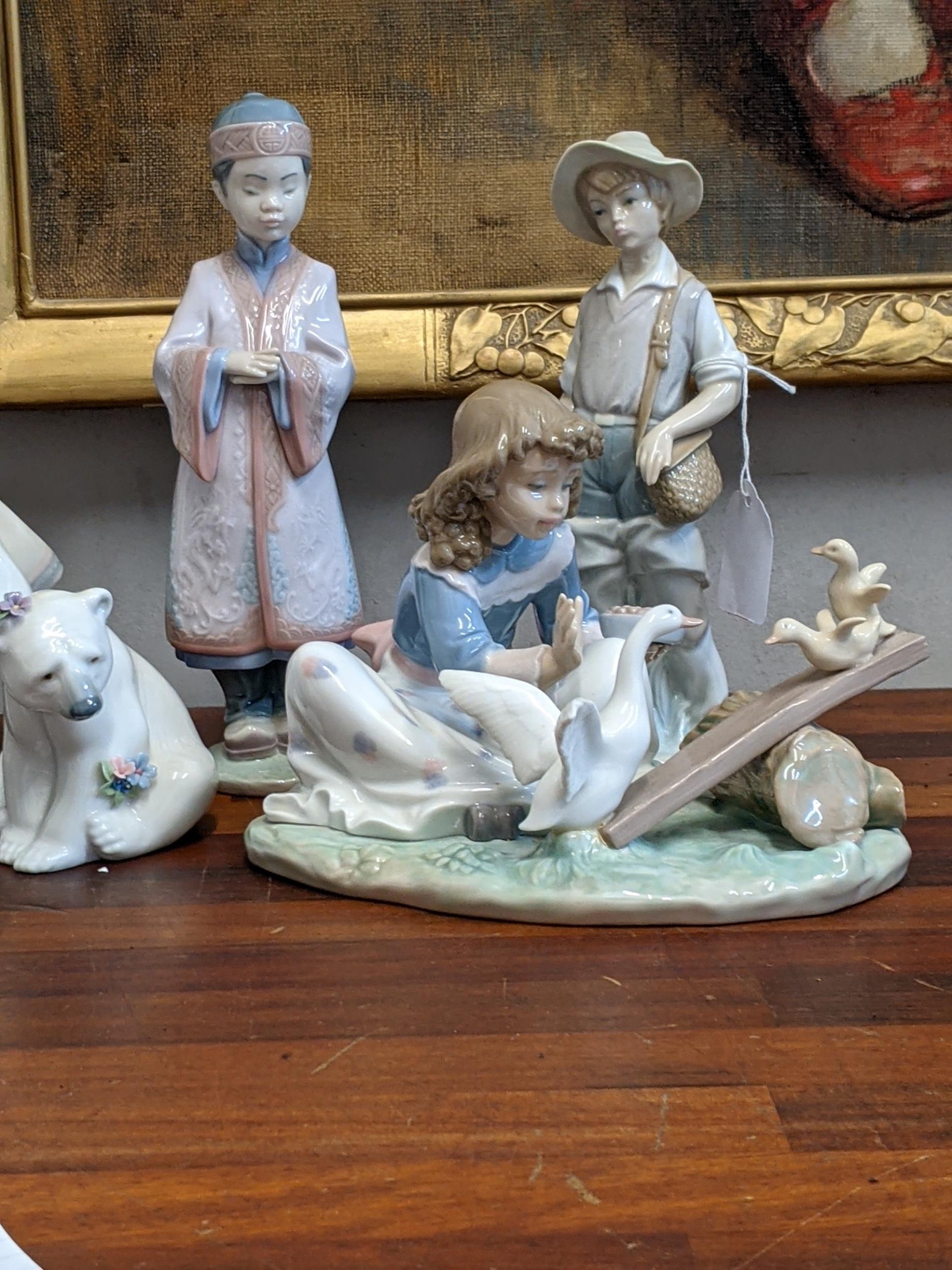 Seven Lladro figures to include a Kitten and Mouse, a Dog and Butterfly, a Polar Bear covered in - Image 3 of 4