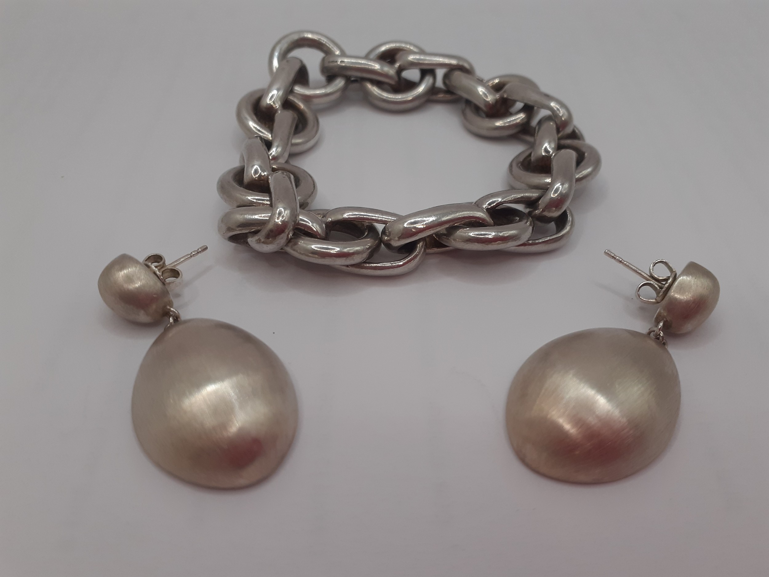 A Mappin & Webb silver chunky chain bracelet and a pair of white metal earrings, total weight 88.55g