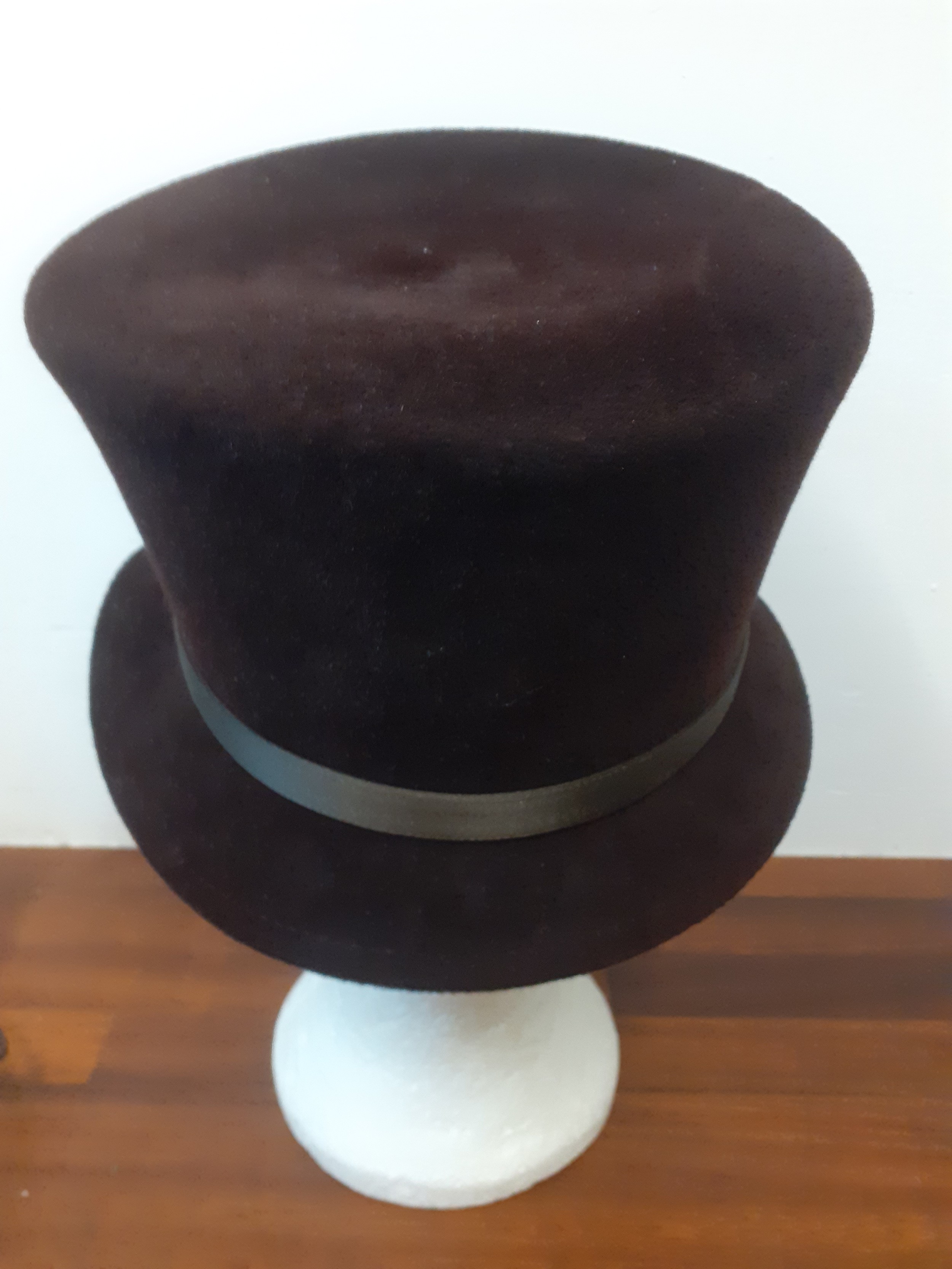 Philip Treacy- A ladies brown velour hat with brown satin double bow detail to the band, internal - Image 3 of 6