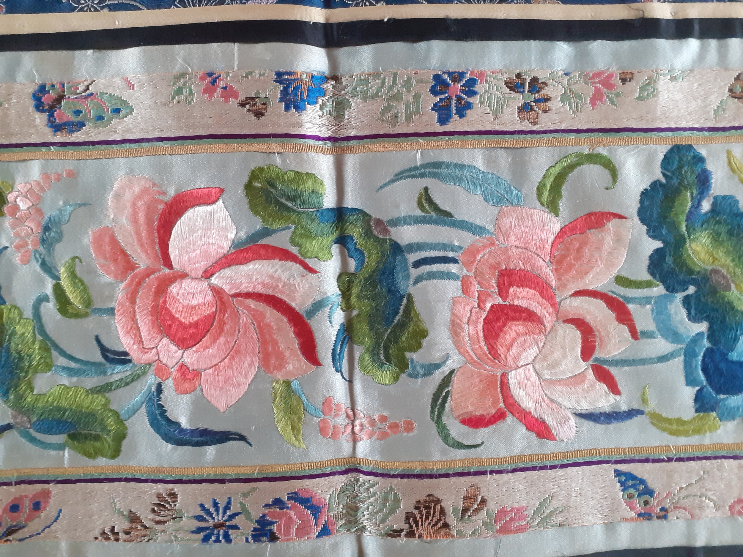 A group of 7 early to mid 20th Century Chinese embroidered silk panels to include one panel with - Image 8 of 9