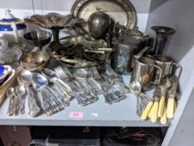 A mixed lot of silver plate to include a four-egg capacity egg coddler, teaware, King's pattern