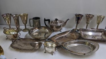 A mixed lot of silver plate to include a tea pot, Falstaff goblets and other items Location: If