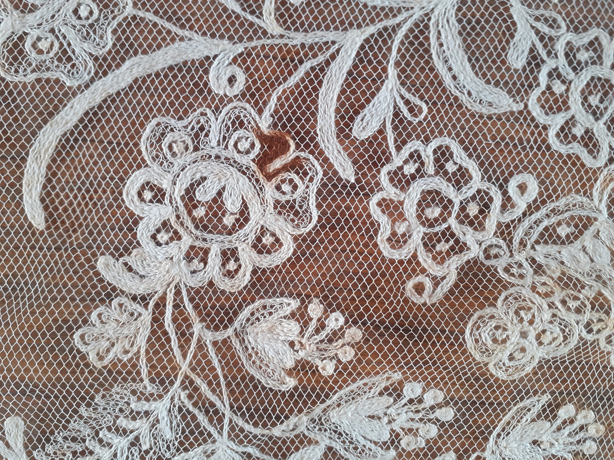 An Edwardian cream embroidered lace tablecloth A/F on button mesh ground with scalloped edges having - Image 6 of 9