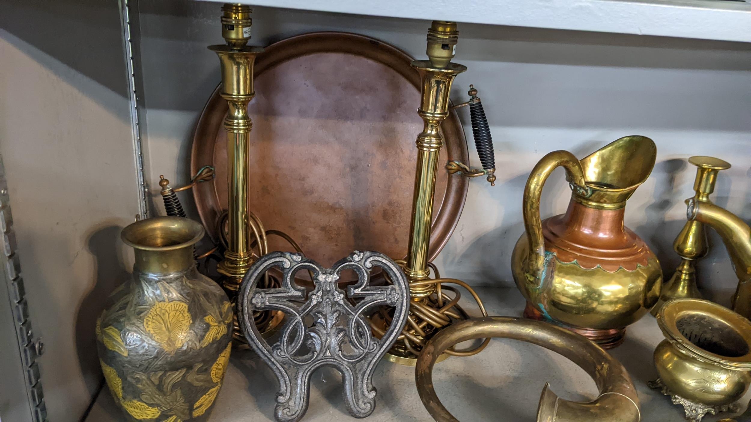 Mixed metalware to include a fireside trivet, brass horn, copper twin handled tray and other items - Image 3 of 3