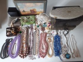 Mixed vintage costume jewellery, mainly mid 20th Century necklaces and brooches to include a long