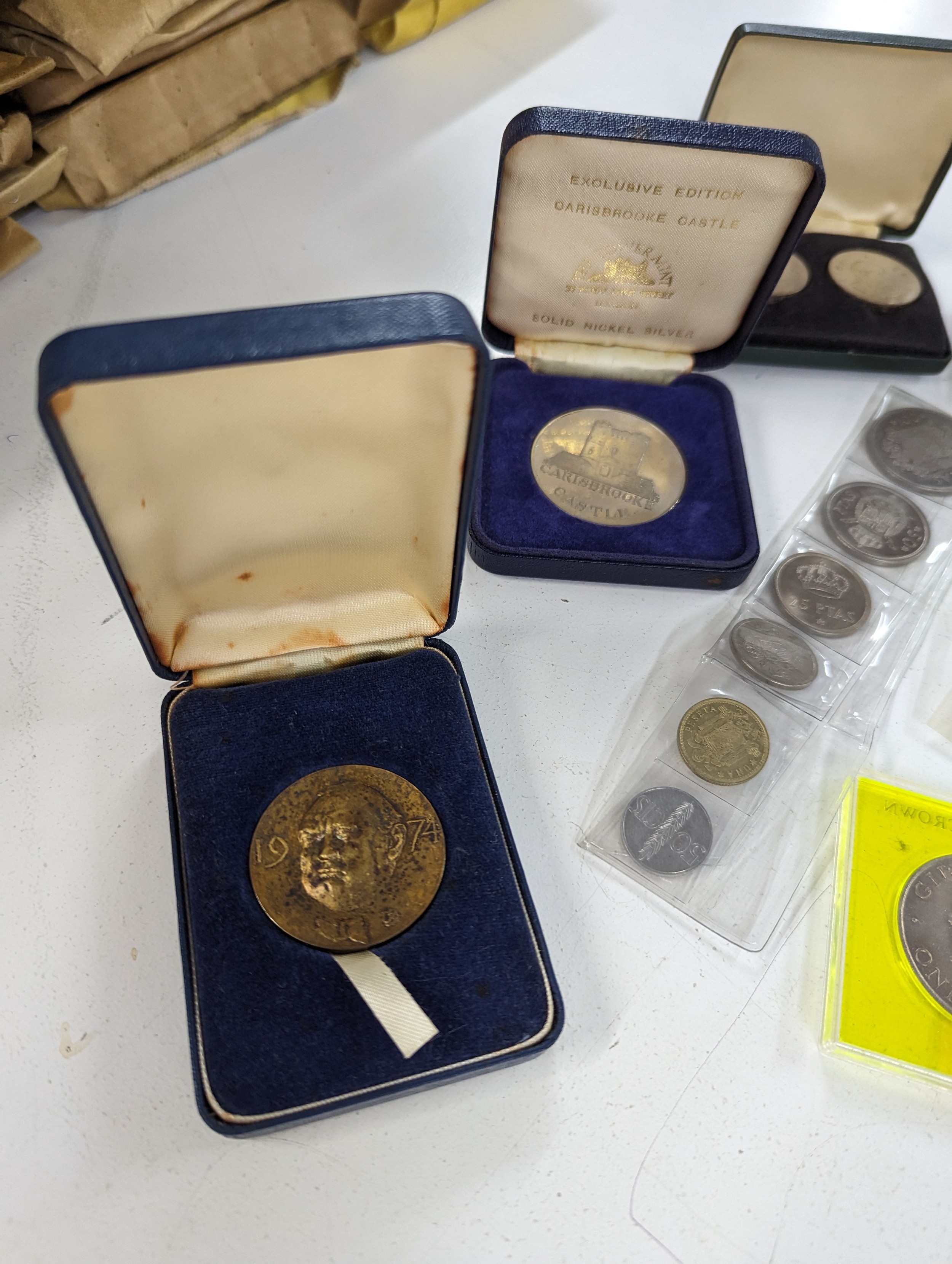A collection of Proof and other coins and coin sets to include, a cased set of two Irish 1966 Silver - Image 9 of 9