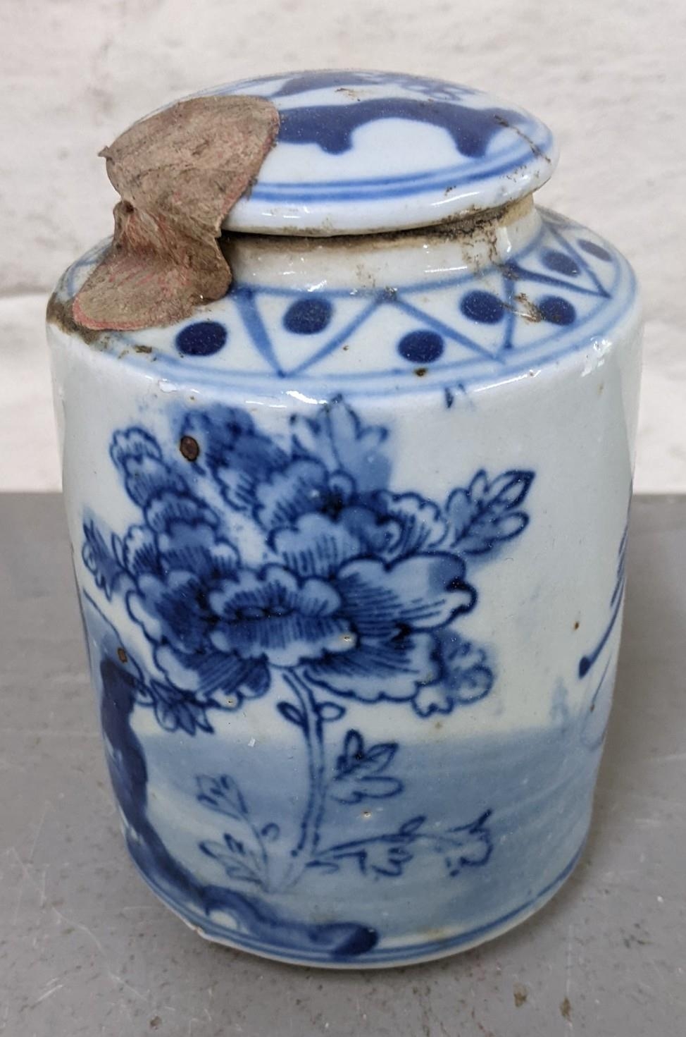 Mixed 19th century and later Chinese and Japanese ceramics to include a pair of Satsuma vases, a - Image 4 of 4