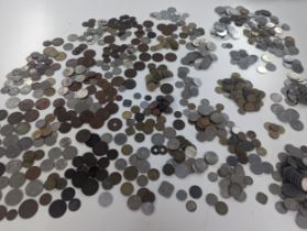 Mixed World Coins - A large collection of early - late 20th Century coinage from around the world to