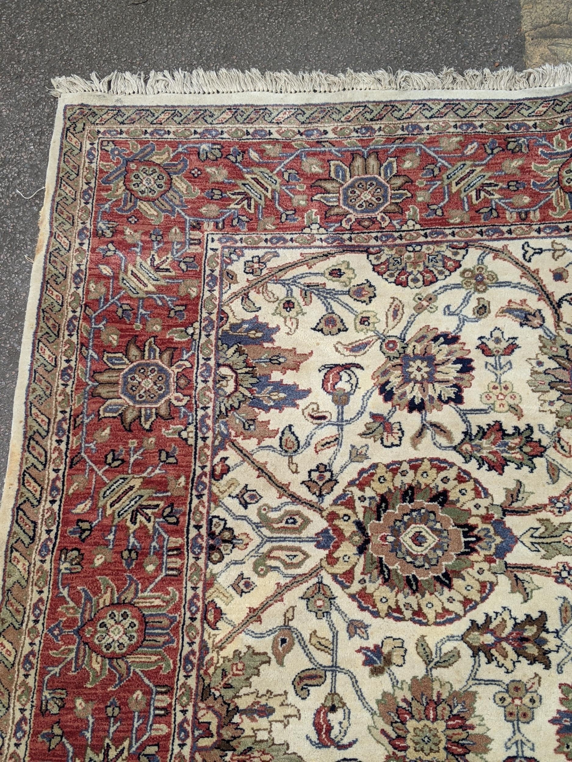 An antique Sharaen rug decorated symmetrically with four large medallions and four smaller ones on a - Image 5 of 9