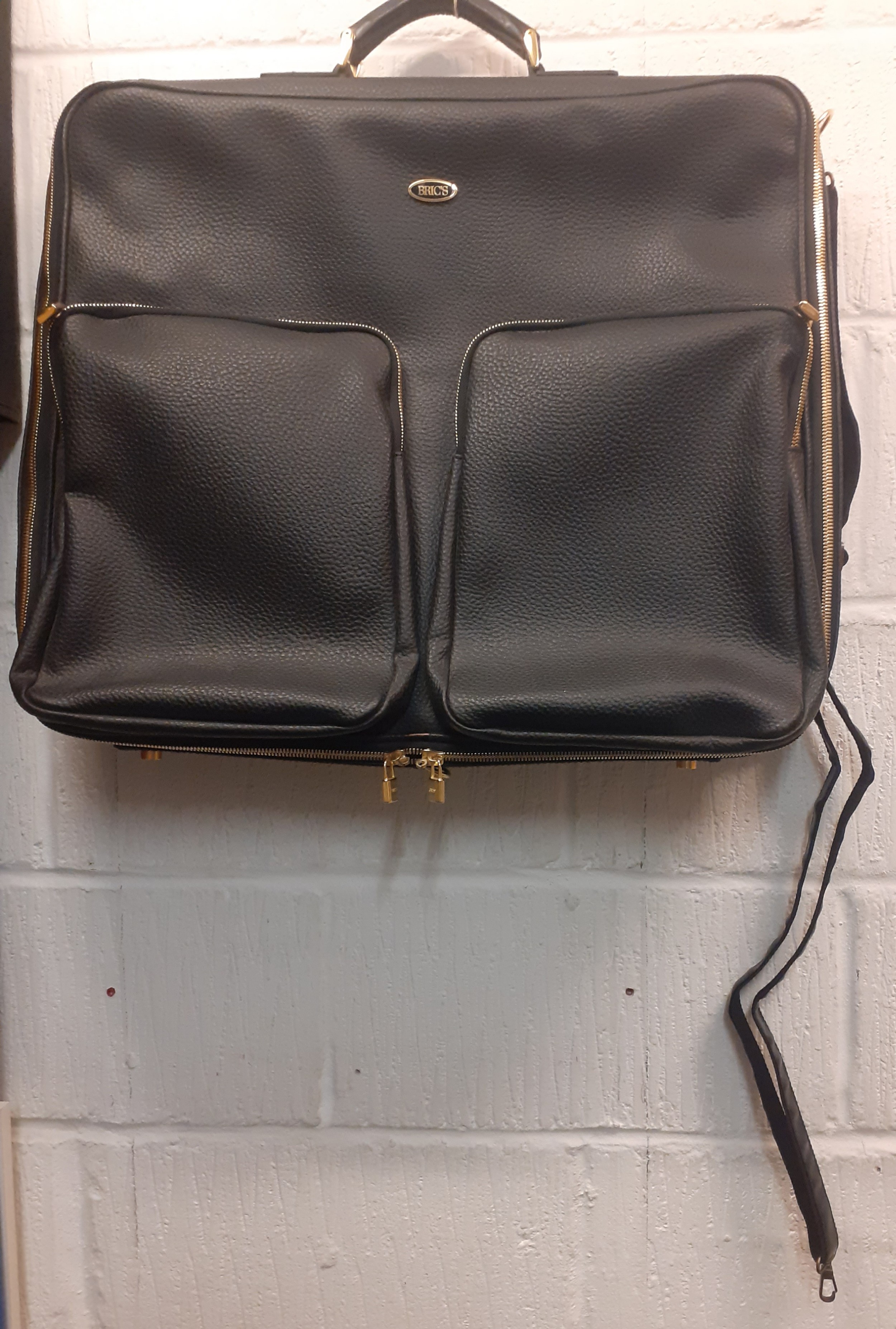 Brics-A large black textured leather folding suit carrier/weekend bag 18"high x 23"wide folded and - Image 6 of 9