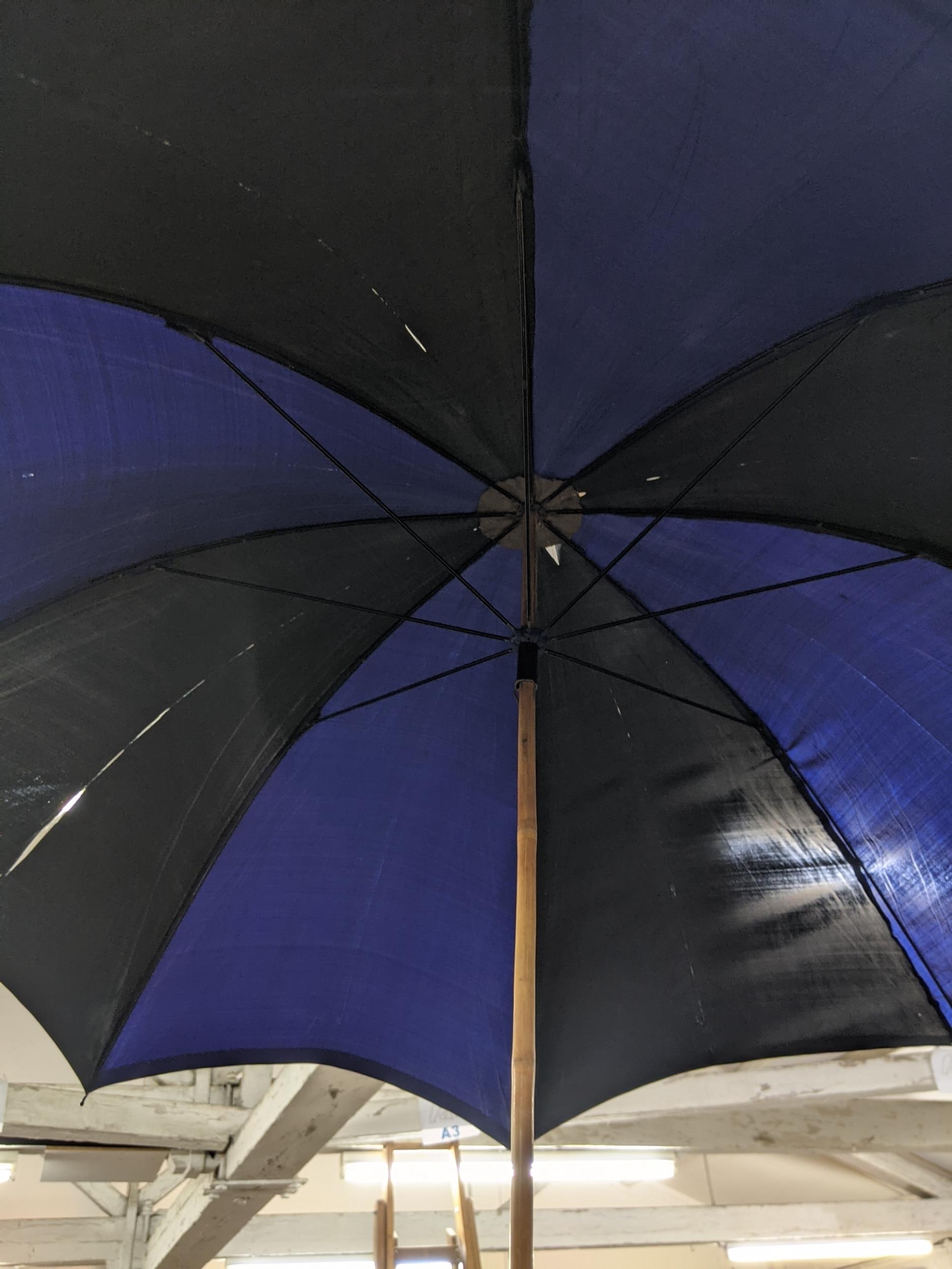 A mid 20th Century cane handled umbrella in black and navy with painted porcelain handle and - Image 3 of 4