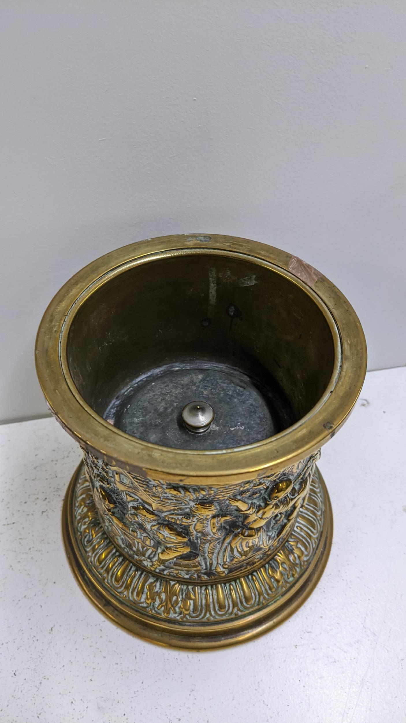 A late Victorian brass embossed tobacco jar, decorated with a continuous scene of figures, 18.5cm - Image 2 of 3