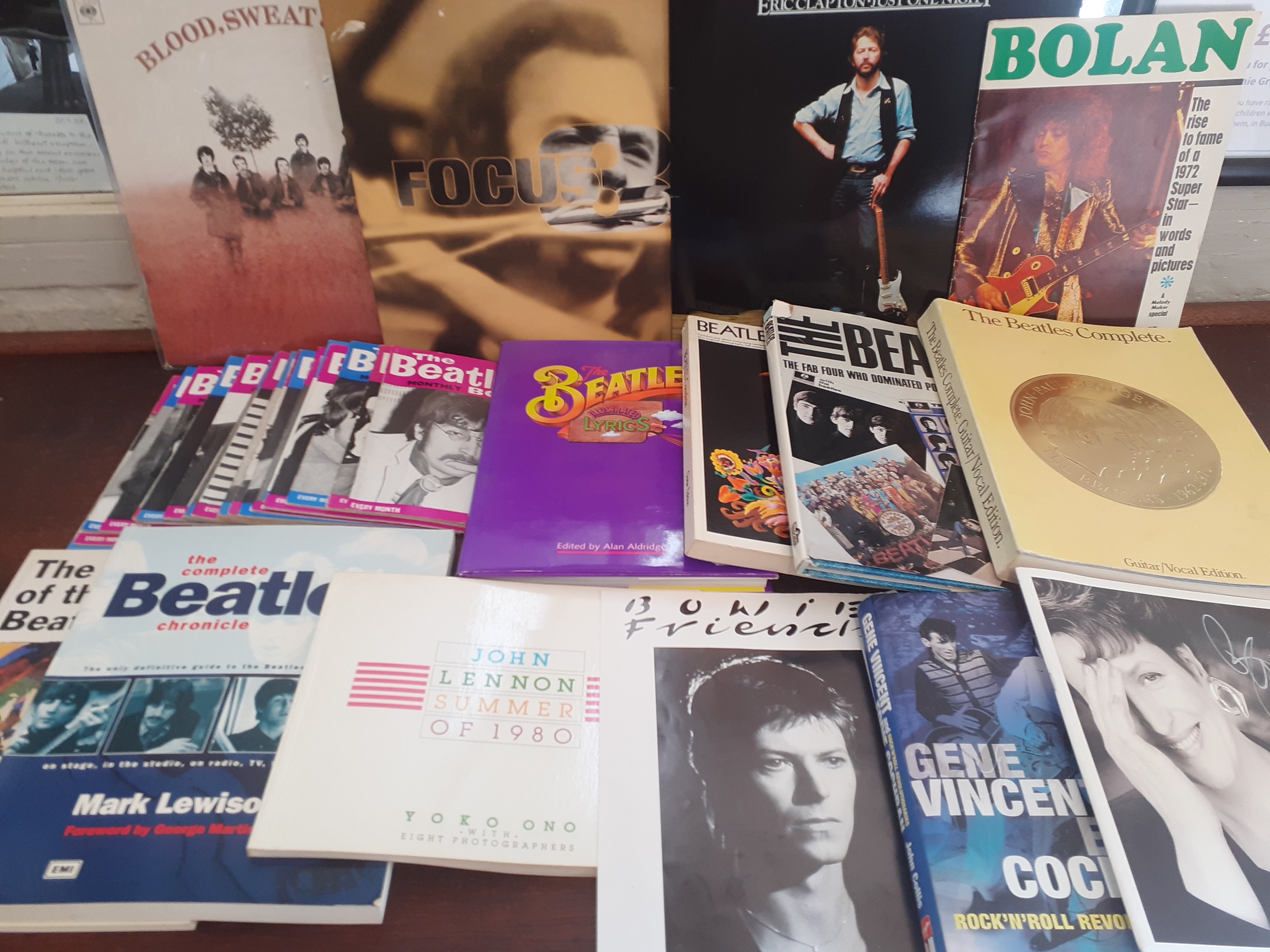 A quantity of 15 vintage LP's and music memorabilia to include The Who, Animals, David Bowie, - Image 3 of 5