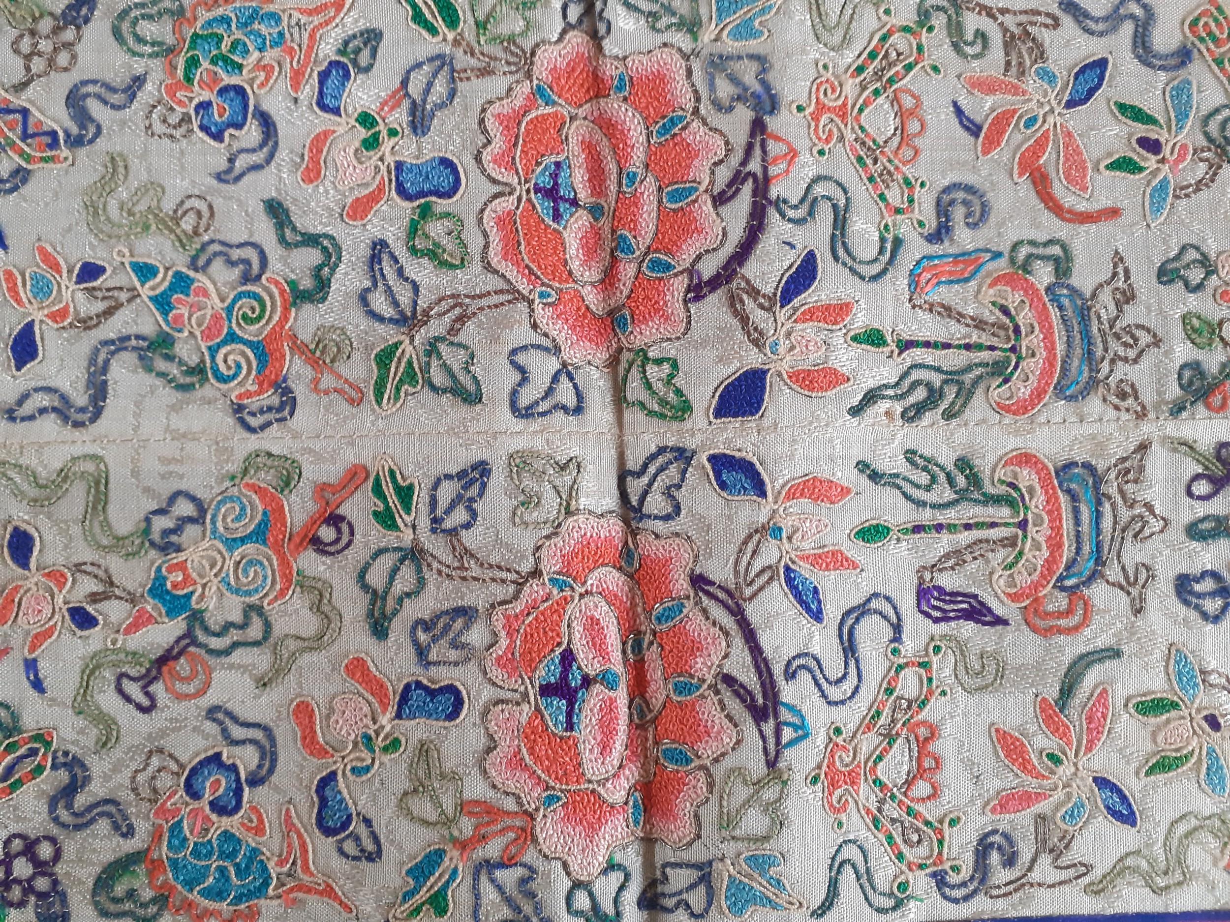 A group of 7 early to mid 20th Century Chinese embroidered silk panels to include one panel with - Image 4 of 9