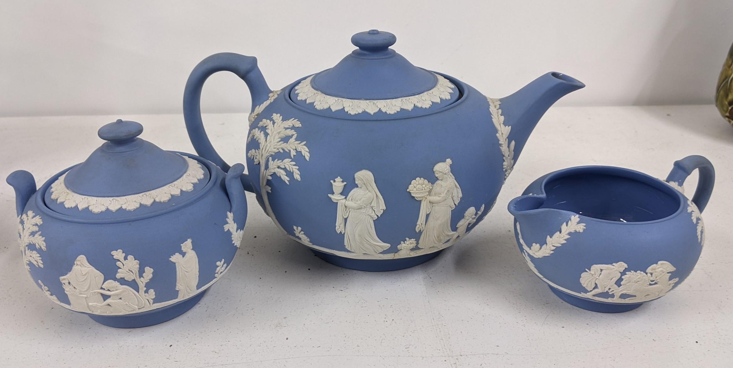 A mixed lot of ceramics to include Wedgwood Jasperware tea pot, sugar pot and milk jug, Royal - Image 2 of 4