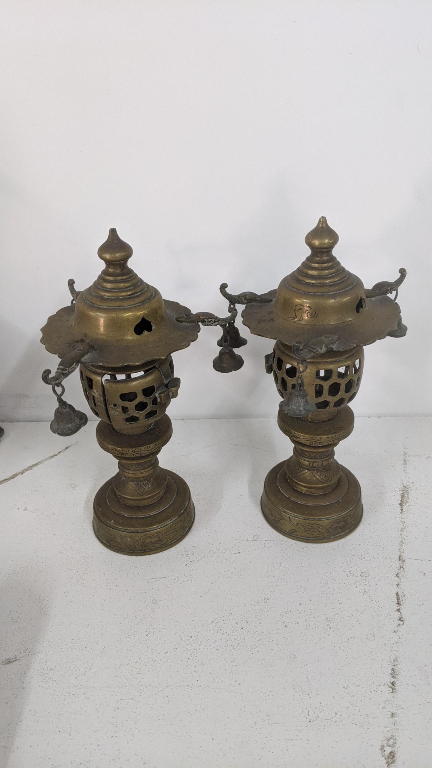 A mixed lot to include a 17th/18th century pewter tankard, a brass gong A/F, a pair of Japanese - Image 2 of 4