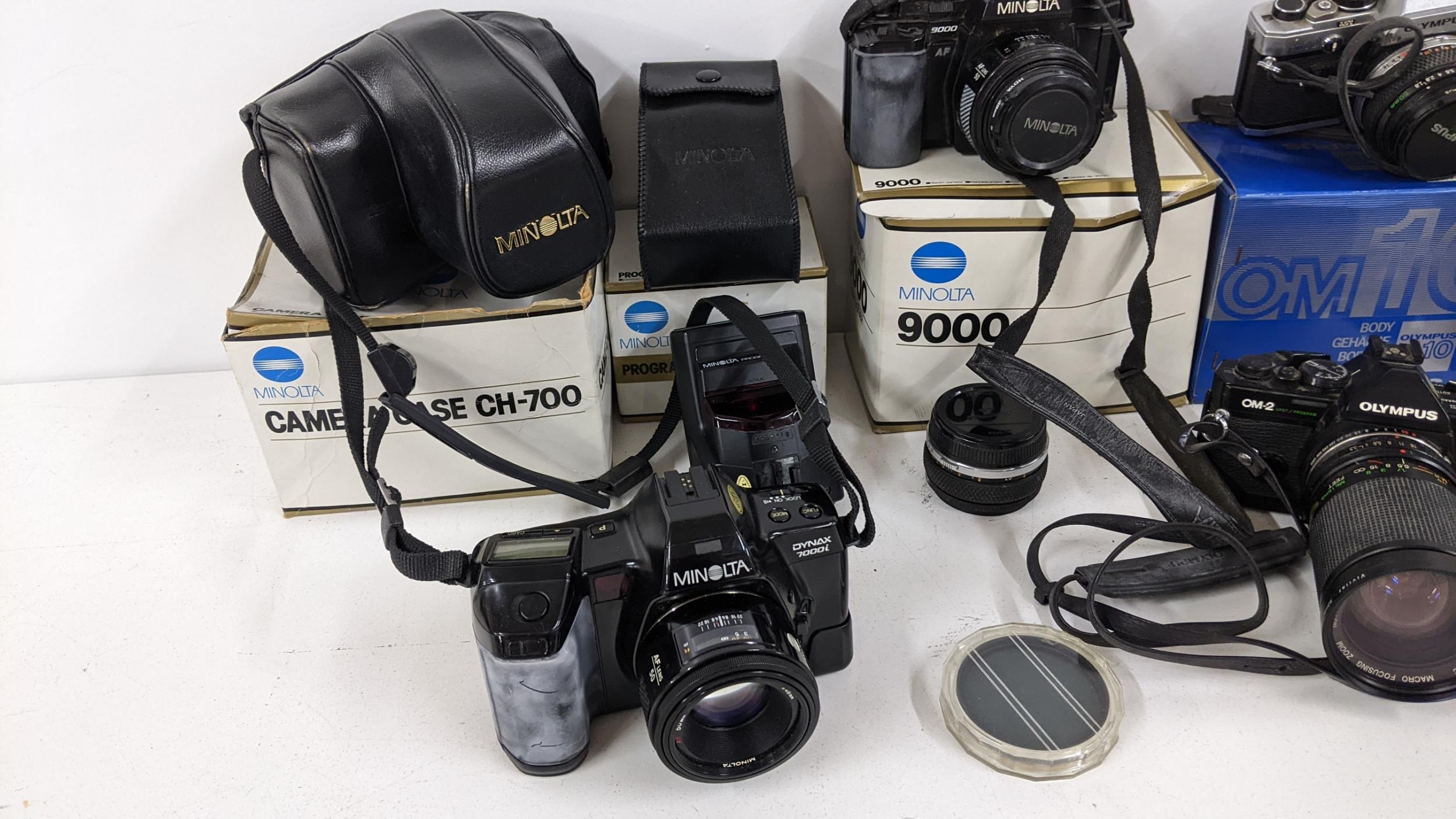 Mixed cameras and accessories to include an Olympus OM-2, Olympus OM10, Minolta 9000, Nikkormat - Image 4 of 4