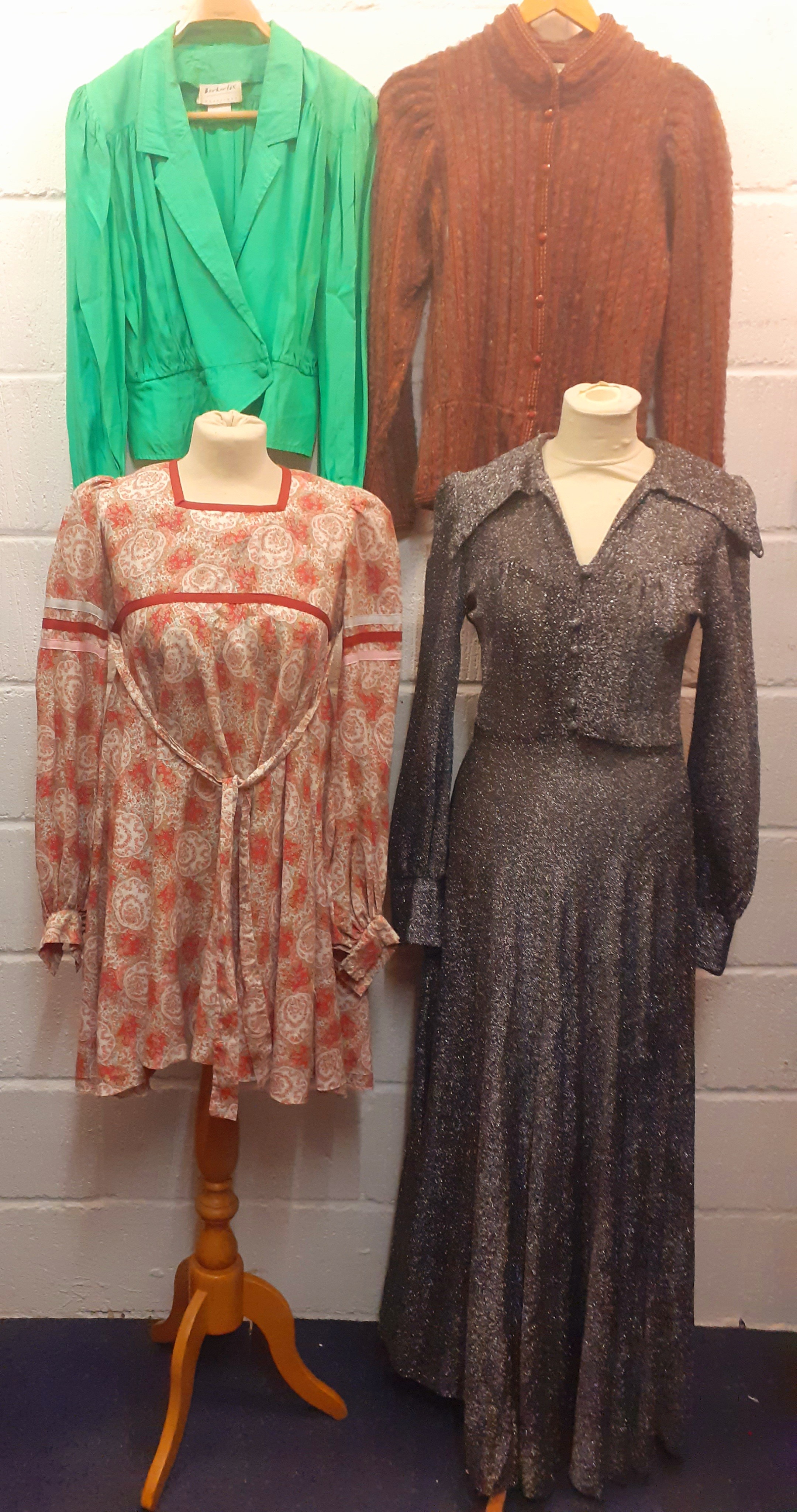 A quantity of 1960's/70's ladies clothing to include a Ann Reeves & Co pink floral Summer dress - Image 2 of 10