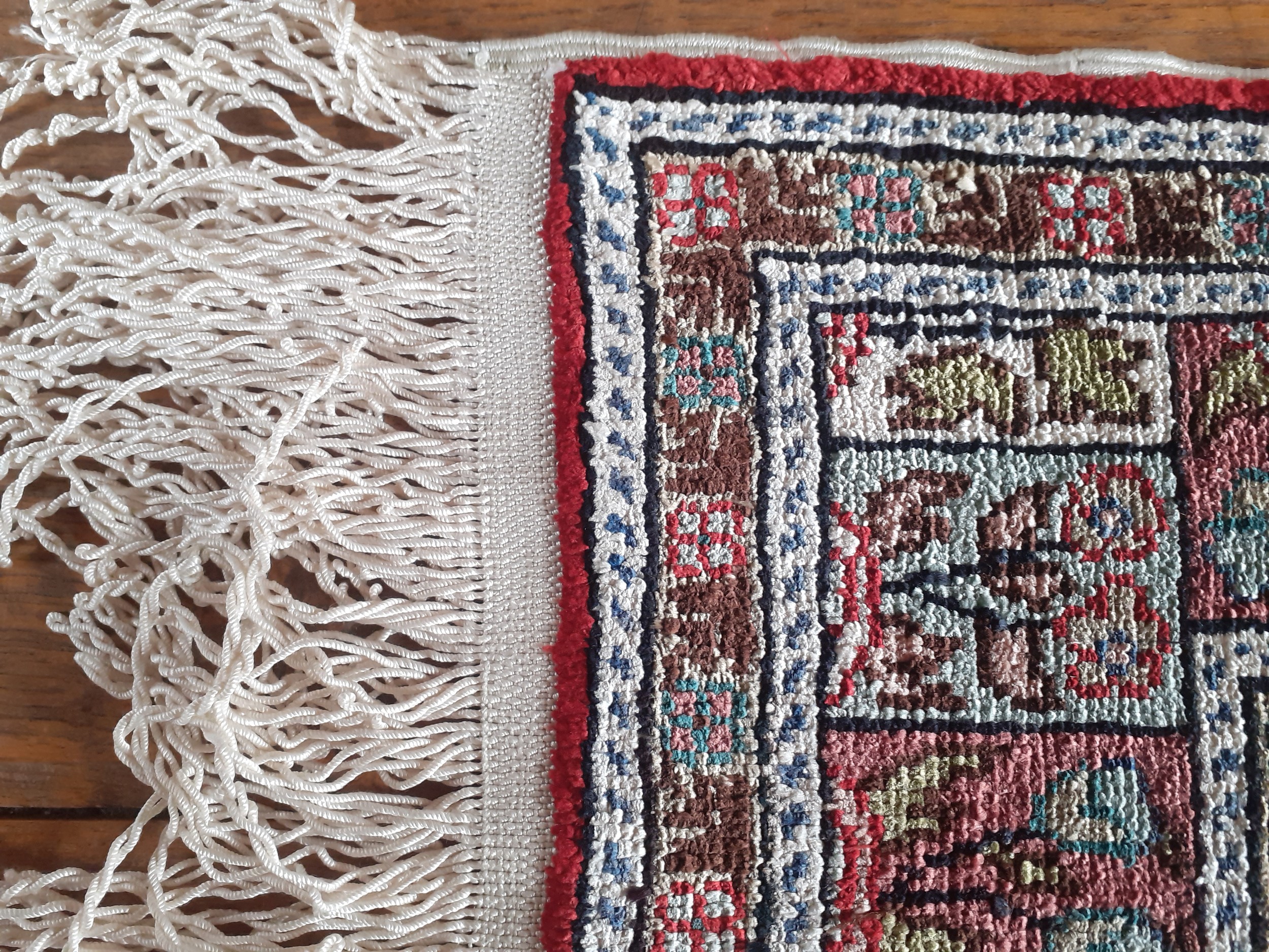 A Kayseri silk Kelim rug, 30" x 22" having cream tassel fringe to 2 ends and a Turkmen certificate - Image 2 of 3