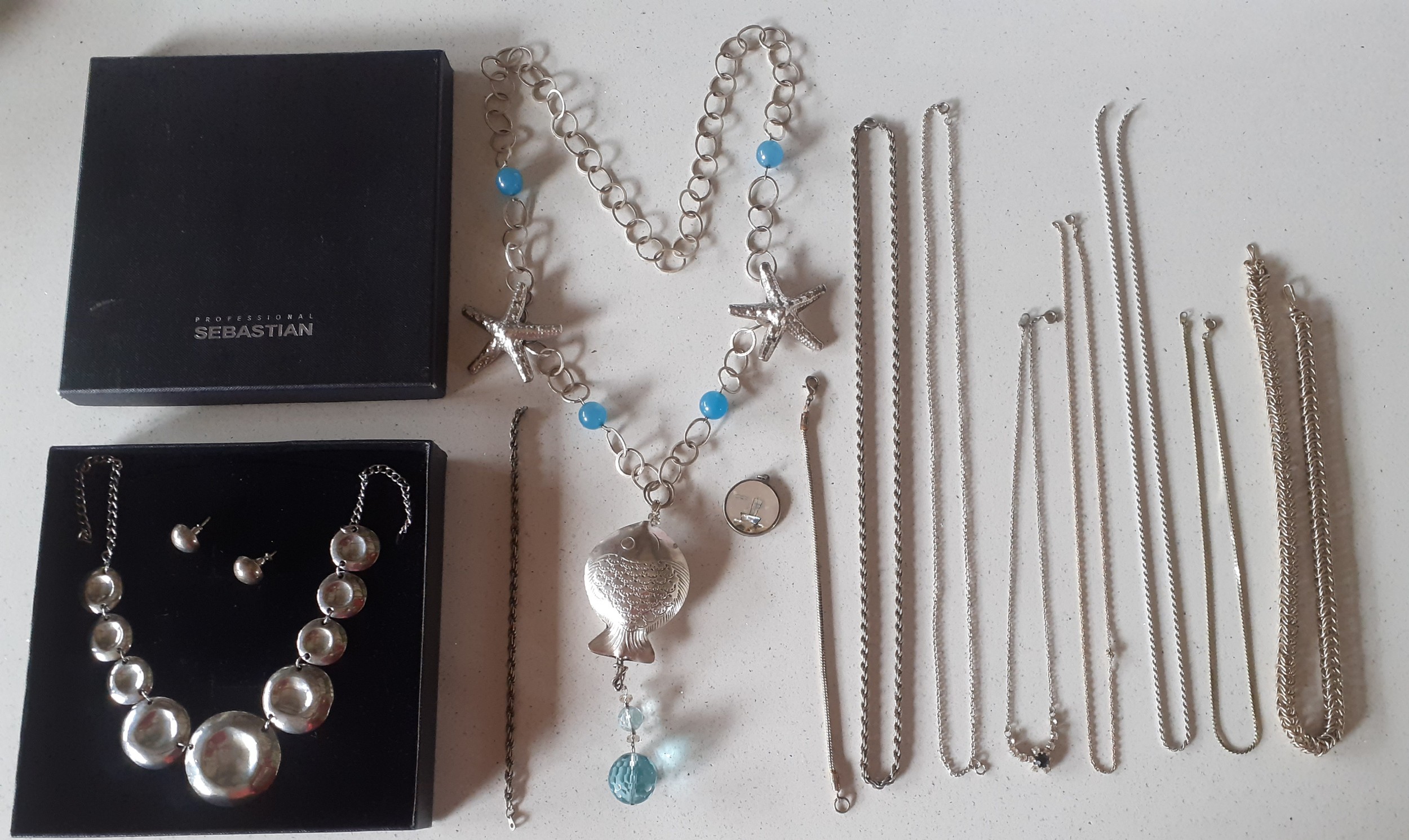 A quantity of red coral and turquoise jewellery to include a Rodrigo Otazu example together with a - Image 3 of 3
