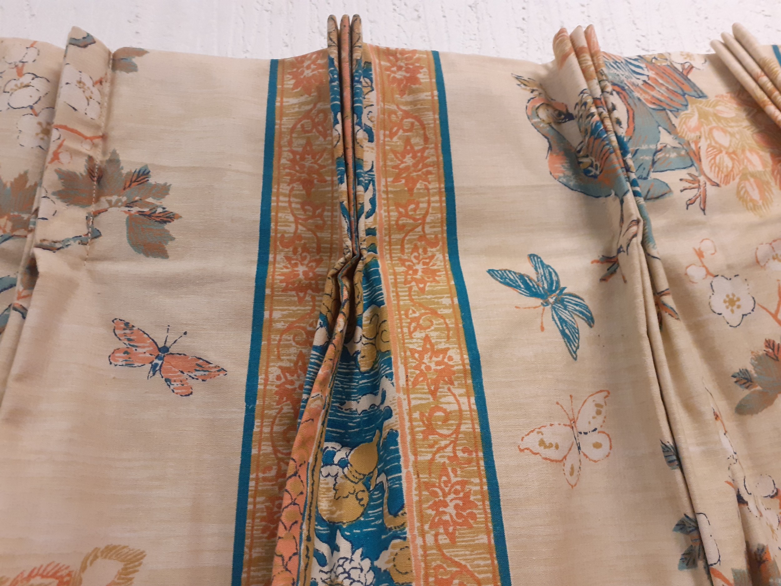 Three pairs of late 20th Century triple pleat curtains having a Oriental theme with images of - Image 2 of 3