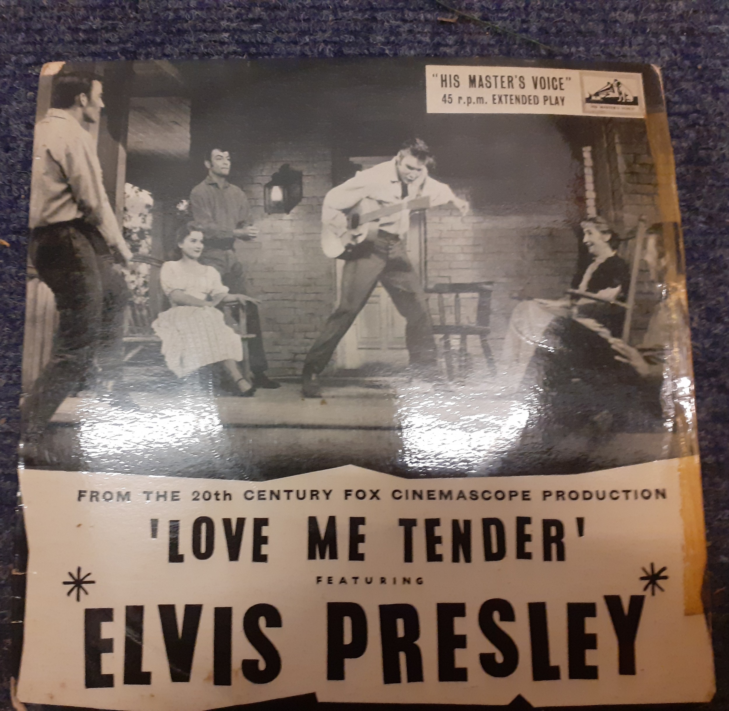 A quantity of 45rpm singles to include Elvis on RCA label, The Beatles on Parlophone label and - Image 3 of 4