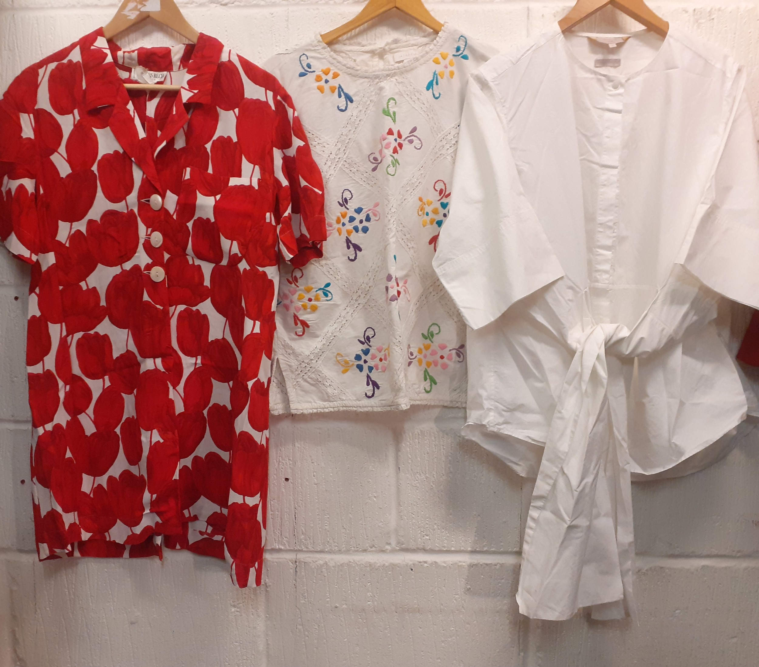 A quantity of ladies clothing to include an Intropia white embroidered dress and matching blouse, - Bild 5 aus 5