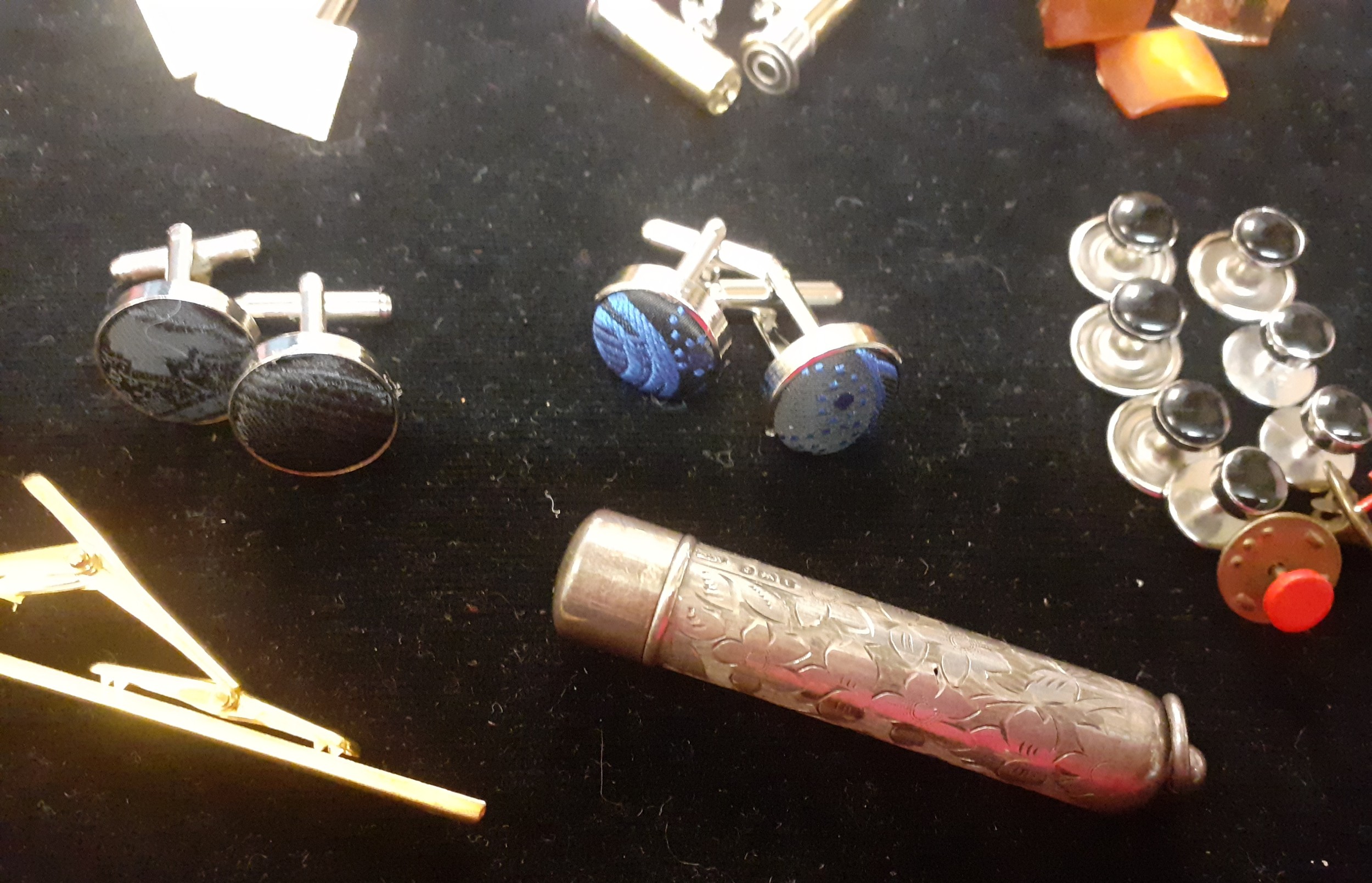 Mixed cufflinks to include a pair of oval 10ct gold front examples, a pair of Murray Ward silver - Image 3 of 3