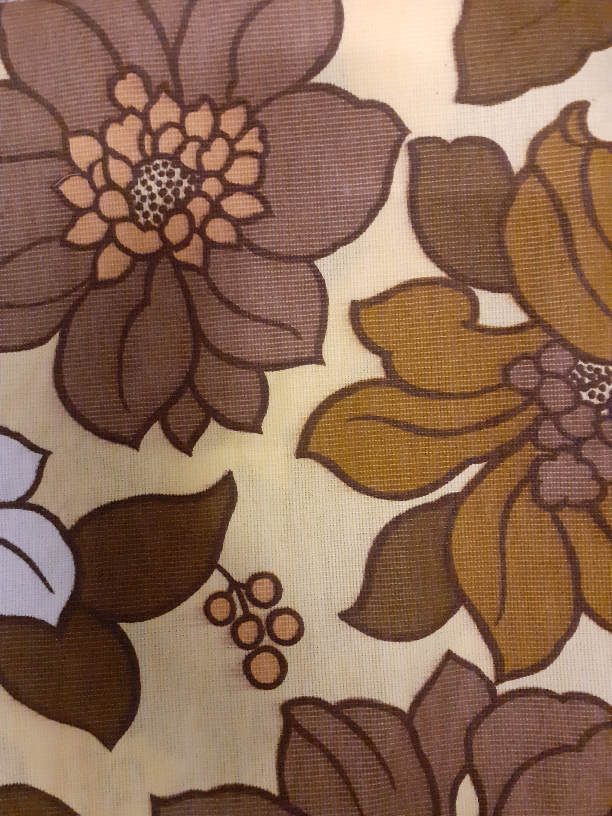 Vintage fabric remnants to include 1970's large floral print remnants together with vintage - Image 11 of 11