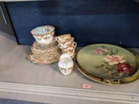 A mixed lot to include a modern metal framed centre vase with glass bowl, a gilt framed mirror, a