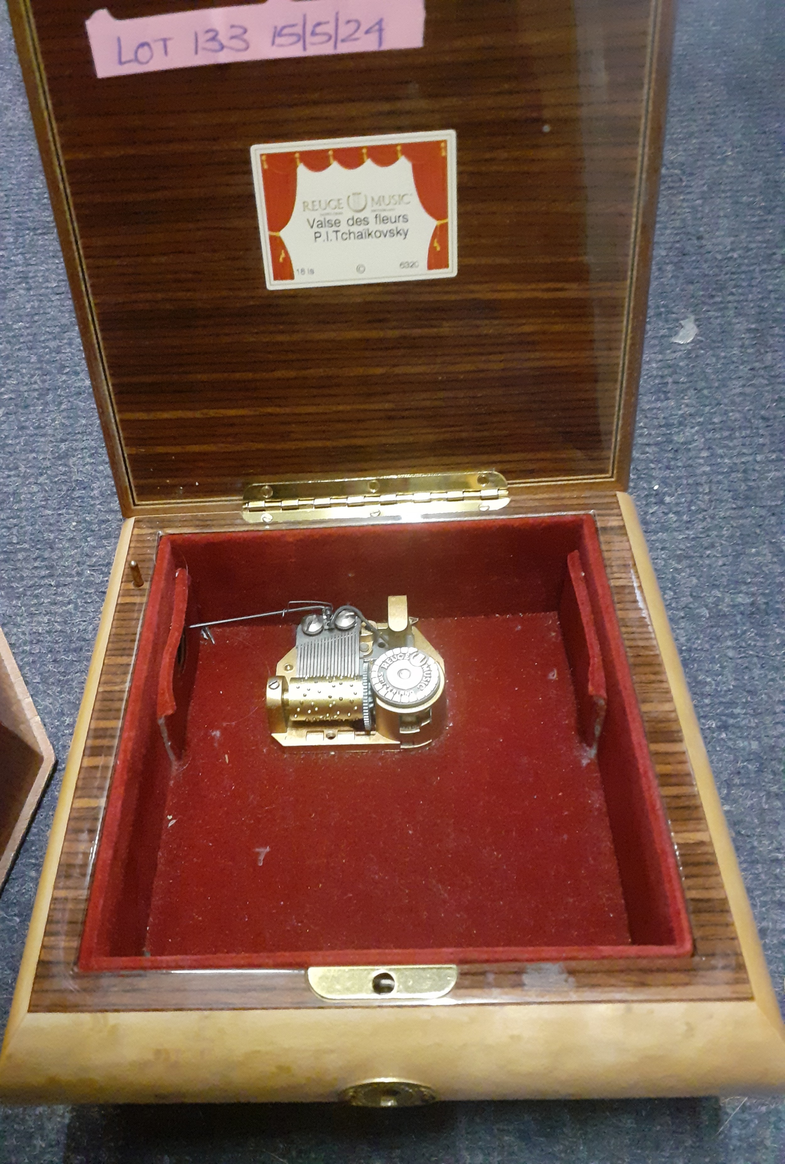 A Reuge music box A/F together with an octagonal treen jewellery box A/F, a small quantity of - Image 3 of 6