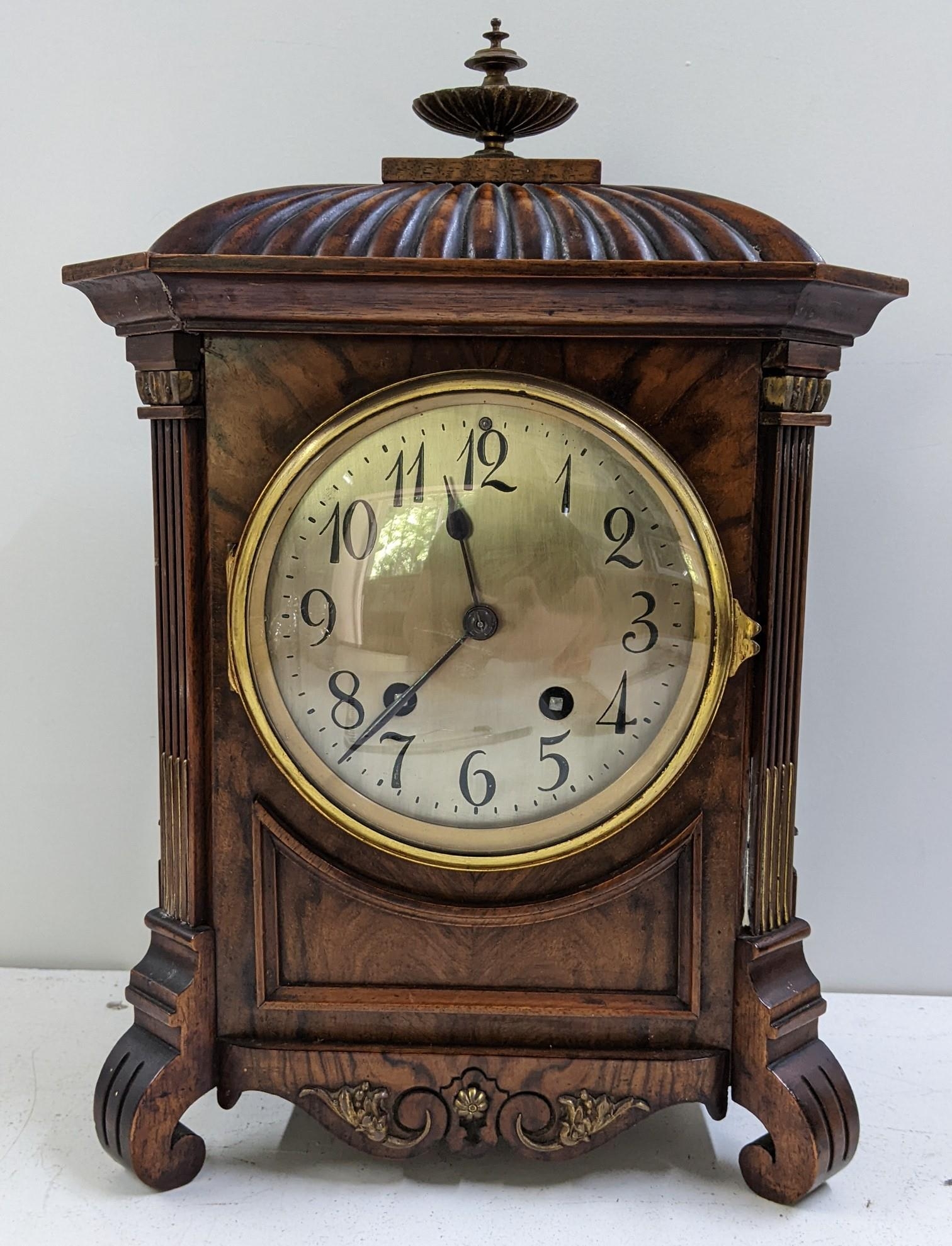 A circa 1900 German Lenzkirch mahogany cased 8 day mantle clock striking on a single gong, 35cmh x